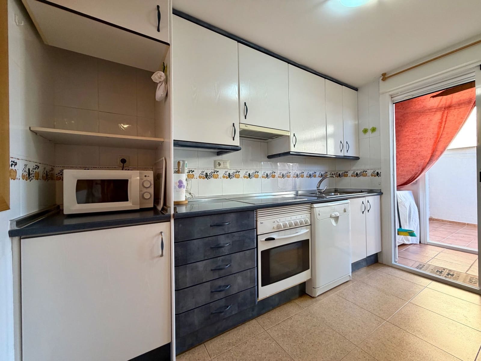 3 soverom Hus til salgs i La Manga del Mar Menor med svømmebasseng garasje - € 260 000 (Ref: 10160992)