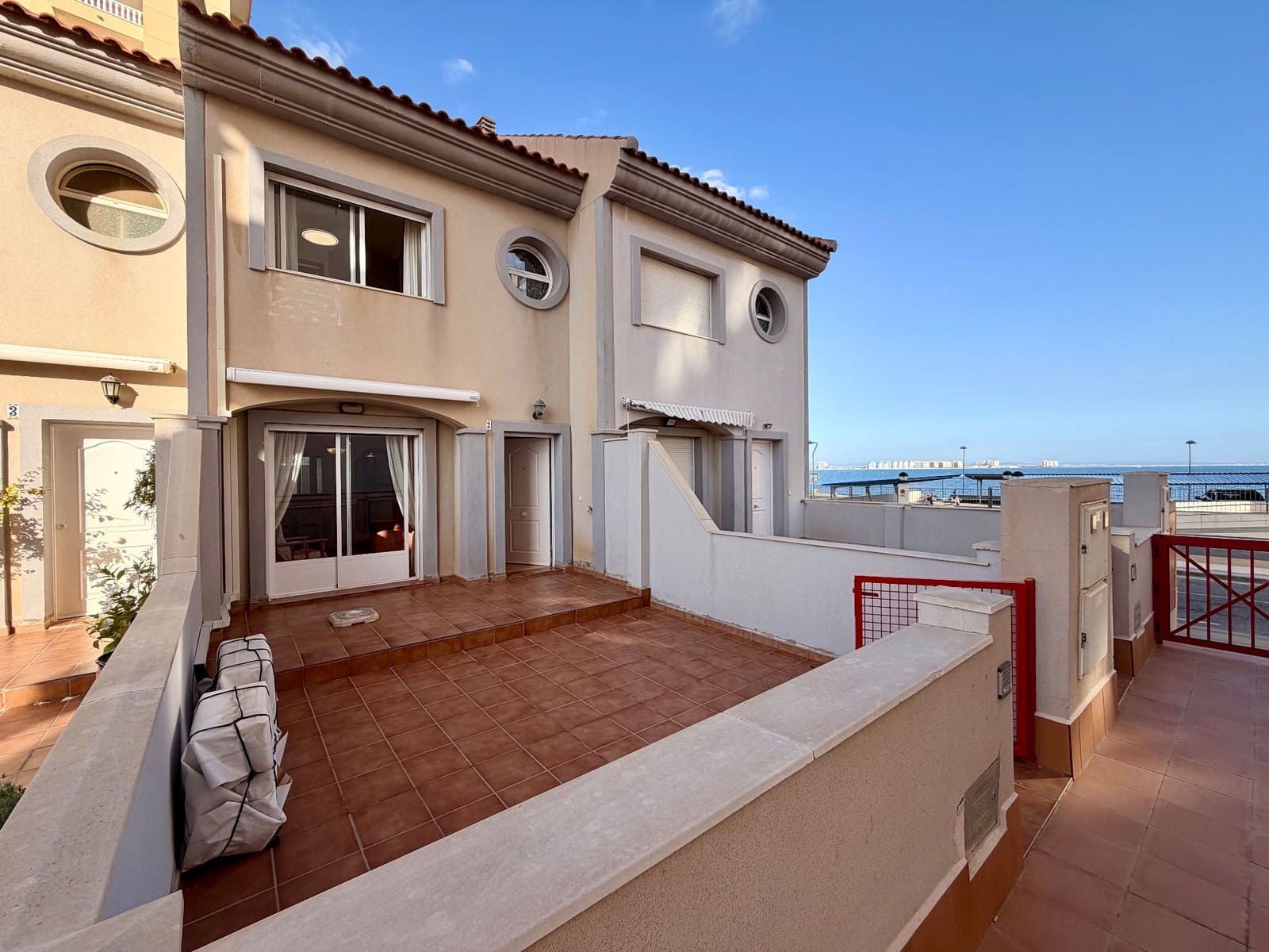 3 soverom Hus til salgs i La Manga del Mar Menor med svømmebasseng garasje - € 260 000 (Ref: 10160992)