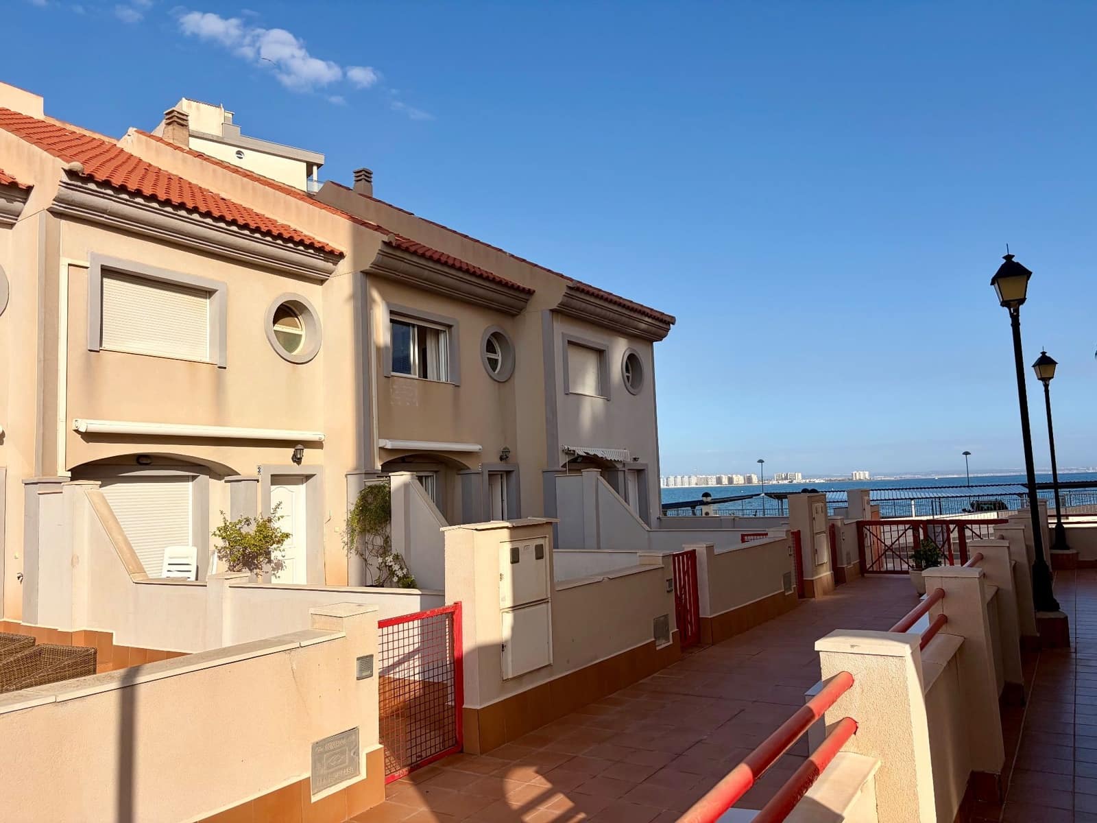 3 soverom Hus til salgs i La Manga del Mar Menor med svømmebasseng garasje - € 260 000 (Ref: 10160992)