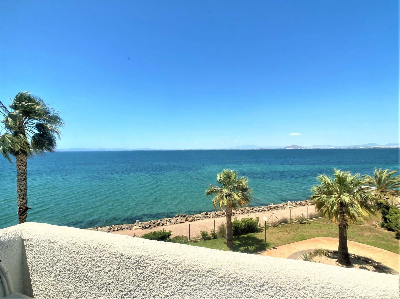 Apartamento de 2 habitaciones en La Manga del Mar Menor en venta con piscina garaje - 199.000 € (Ref: 9132231)
