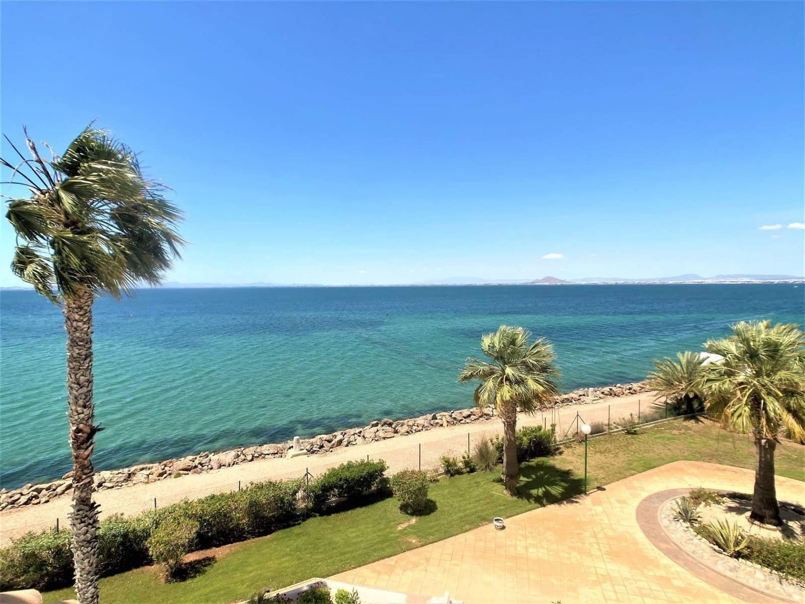 Apartamento de 2 habitaciones en La Manga del Mar Menor en venta con piscina garaje - 199.000 € (Ref: 9132231)