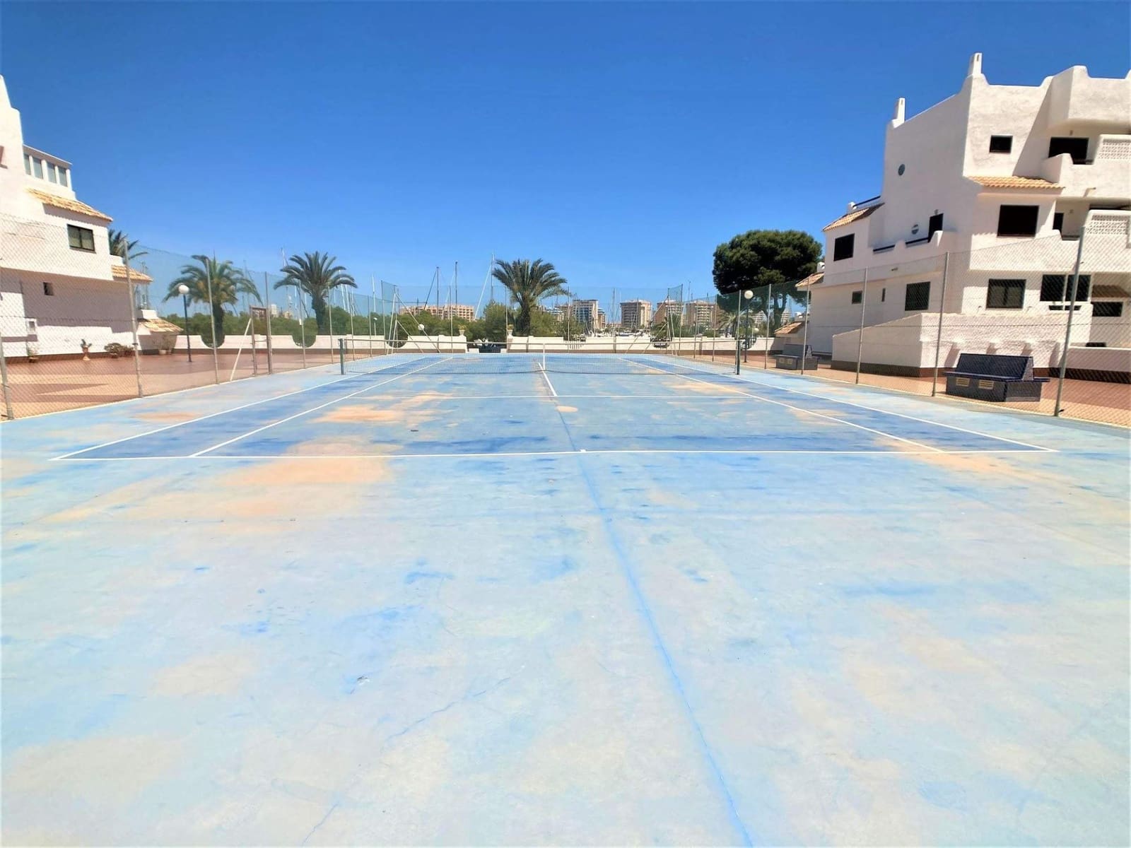 Apartamento de 2 habitaciones en La Manga del Mar Menor en venta con piscina garaje - 199.000 € (Ref: 9132231)