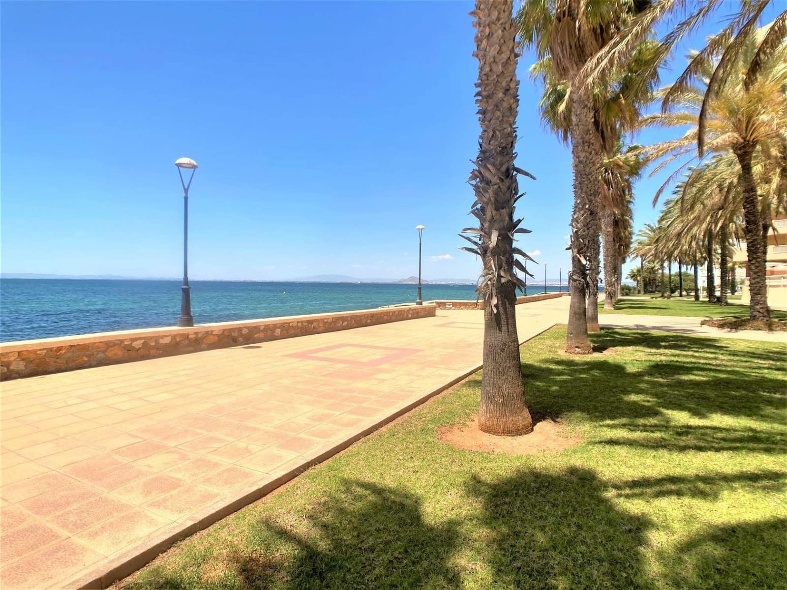 Apartamento de 2 habitaciones en La Manga del Mar Menor en venta con piscina garaje - 199.000 € (Ref: 9132231)