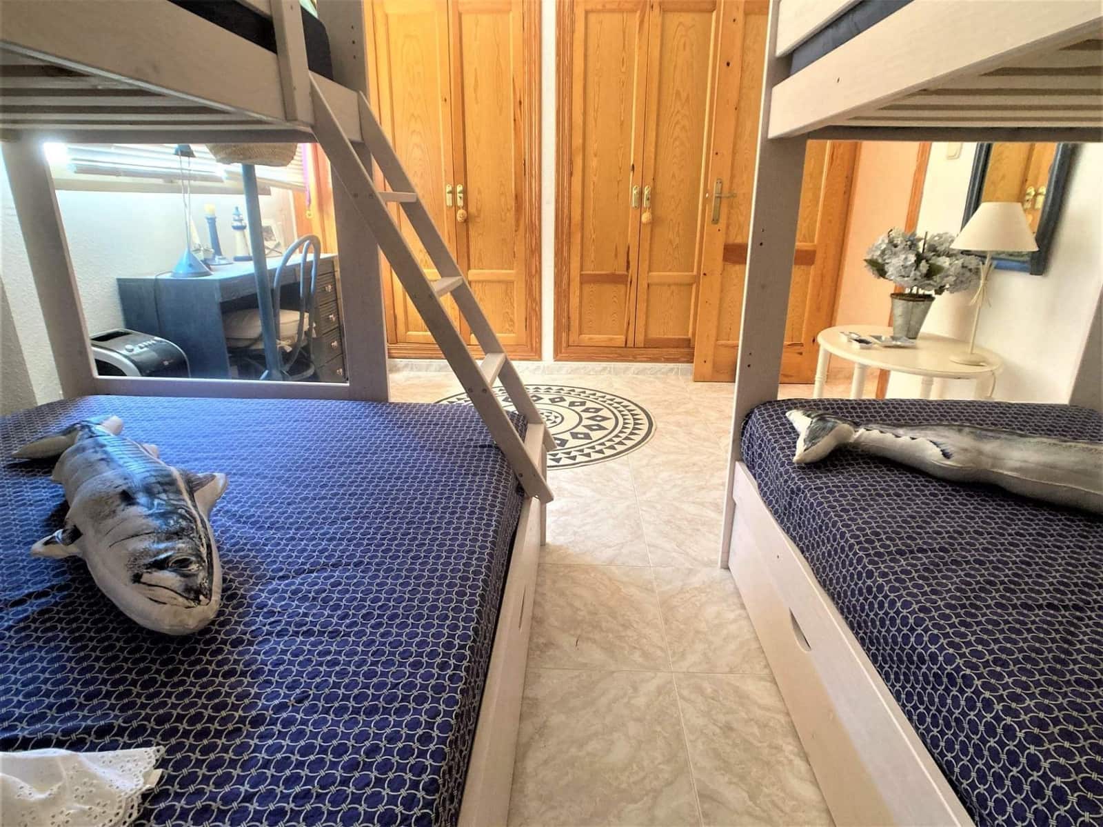 Apartamento de 2 habitaciones en La Manga del Mar Menor en venta con piscina garaje - 199.000 € (Ref: 9132231)