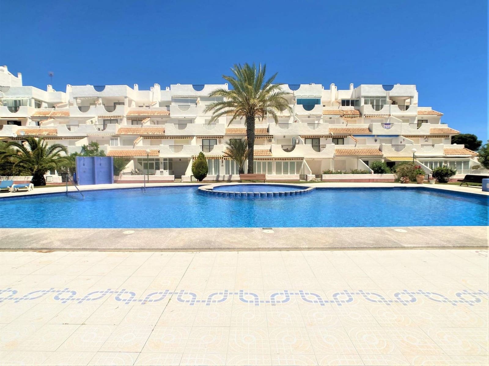 Apartamento de 2 habitaciones en La Manga del Mar Menor en venta con piscina garaje - 199.000 € (Ref: 9132231)