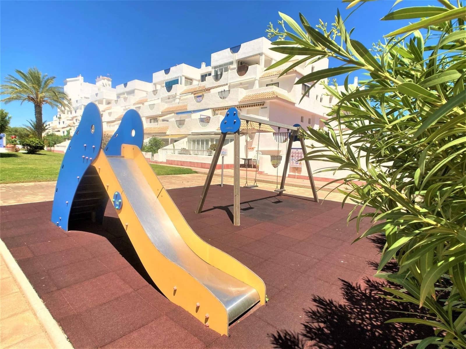 Apartamento de 2 habitaciones en La Manga del Mar Menor en venta con piscina garaje - 199.000 € (Ref: 9132231)