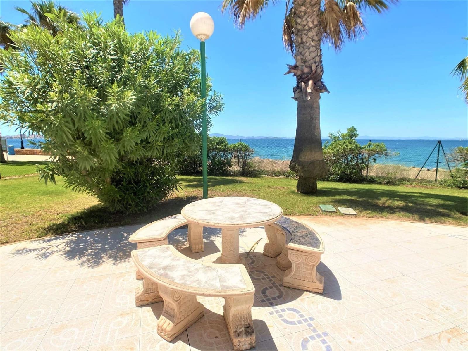 Apartamento de 2 habitaciones en La Manga del Mar Menor en venta con piscina garaje - 199.000 € (Ref: 9132231)