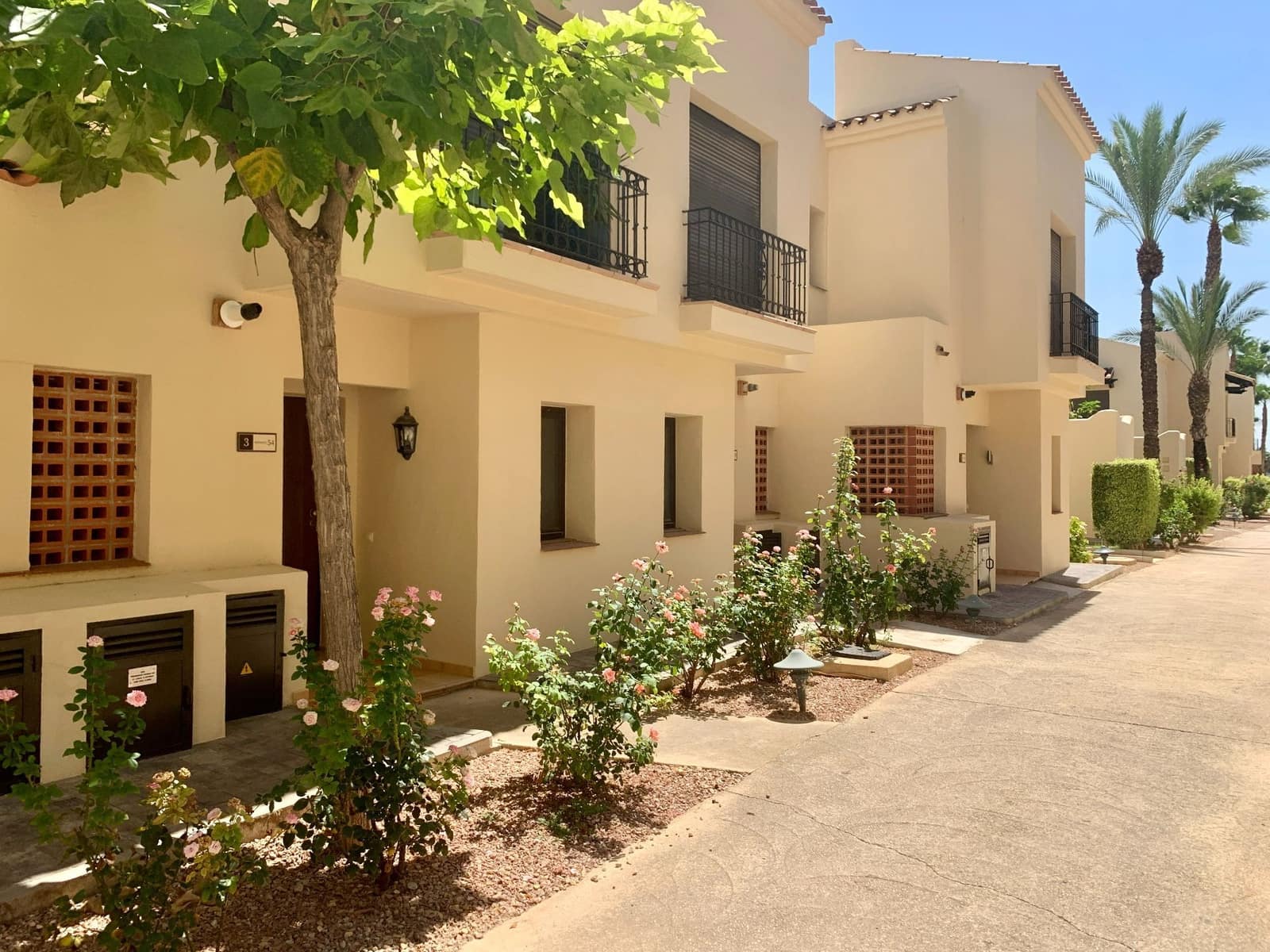 2 soveværelse Semi-Rækkehus til salg i Los Alcazares med swimmingpool garage - € 225.000 (Ref: 9263266)