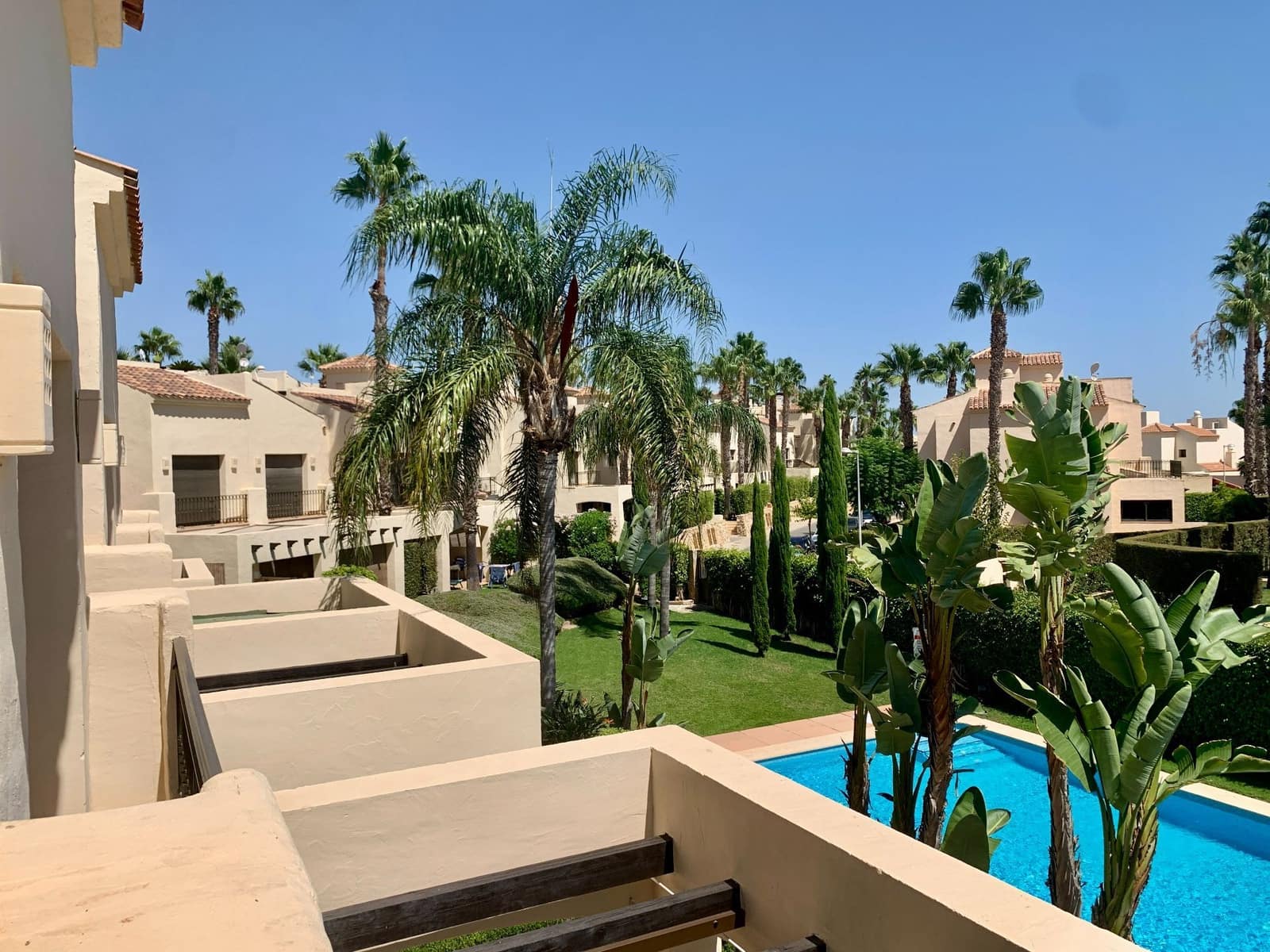 2 soveværelse Semi-Rækkehus til salg i Los Alcazares med swimmingpool garage - € 225.000 (Ref: 9263266)