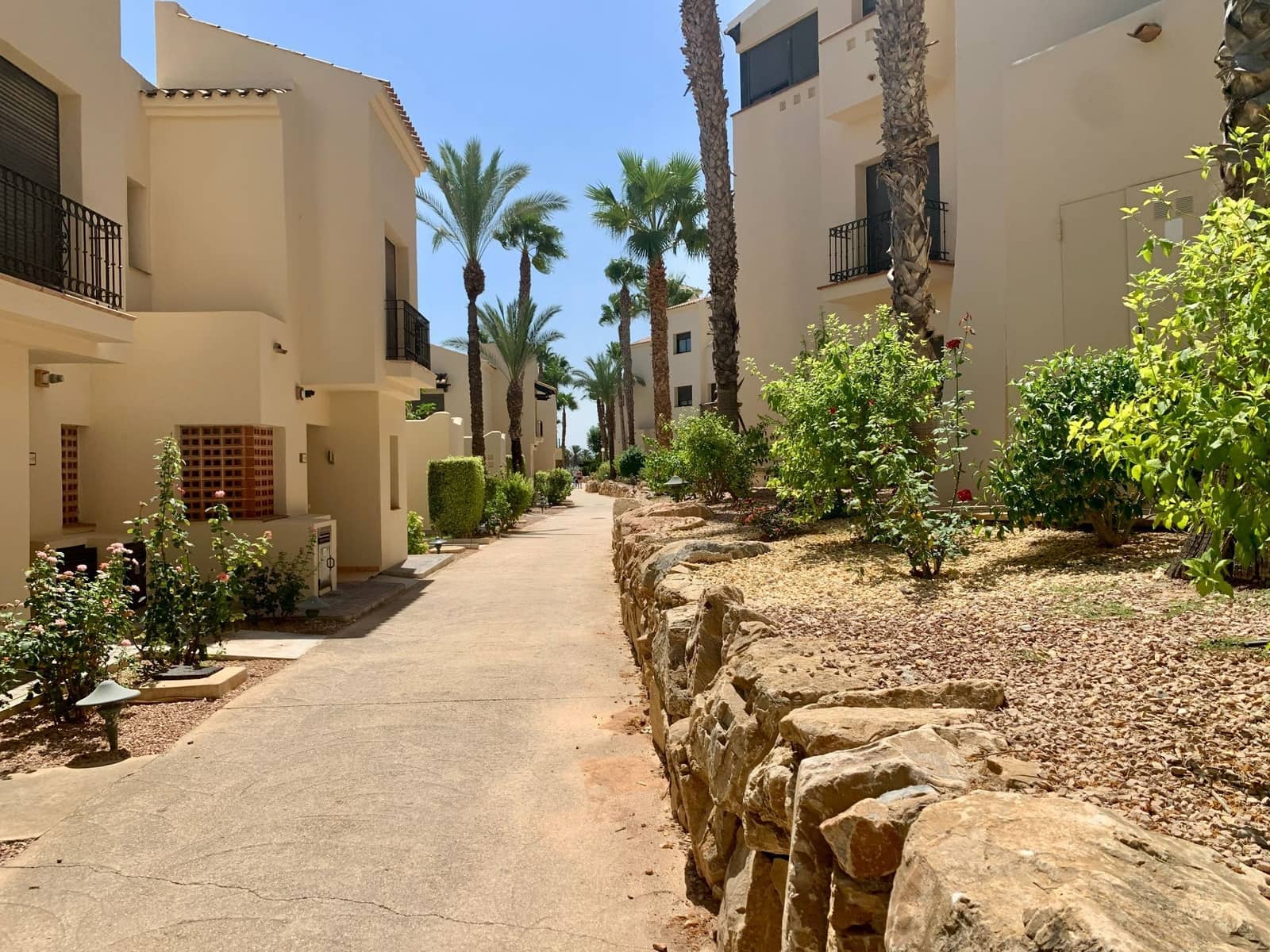 2 soveværelse Semi-Rækkehus til salg i Los Alcazares med swimmingpool garage - € 225.000 (Ref: 9263266)