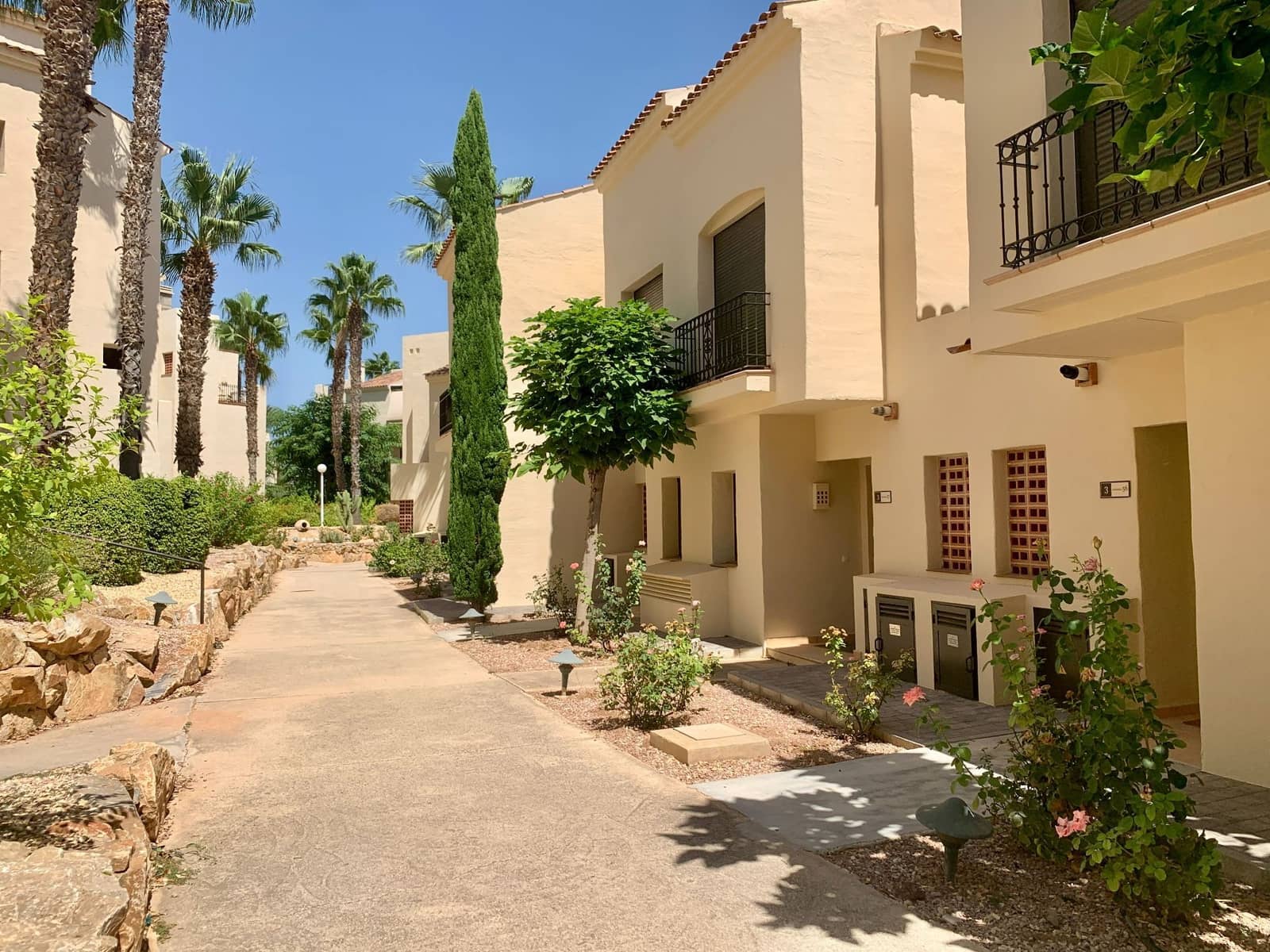 2 soveværelse Semi-Rækkehus til salg i Los Alcazares med swimmingpool garage - € 225.000 (Ref: 9263266)