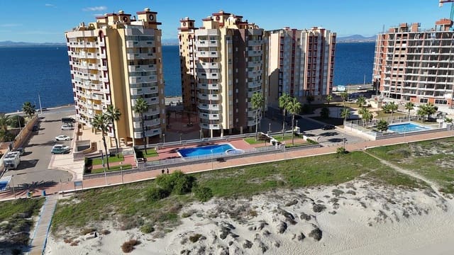 Apartamento de 3 habitaciones en La Manga del Mar Menor en venta con piscina garaje - 320.000 € (Ref: 9390204)