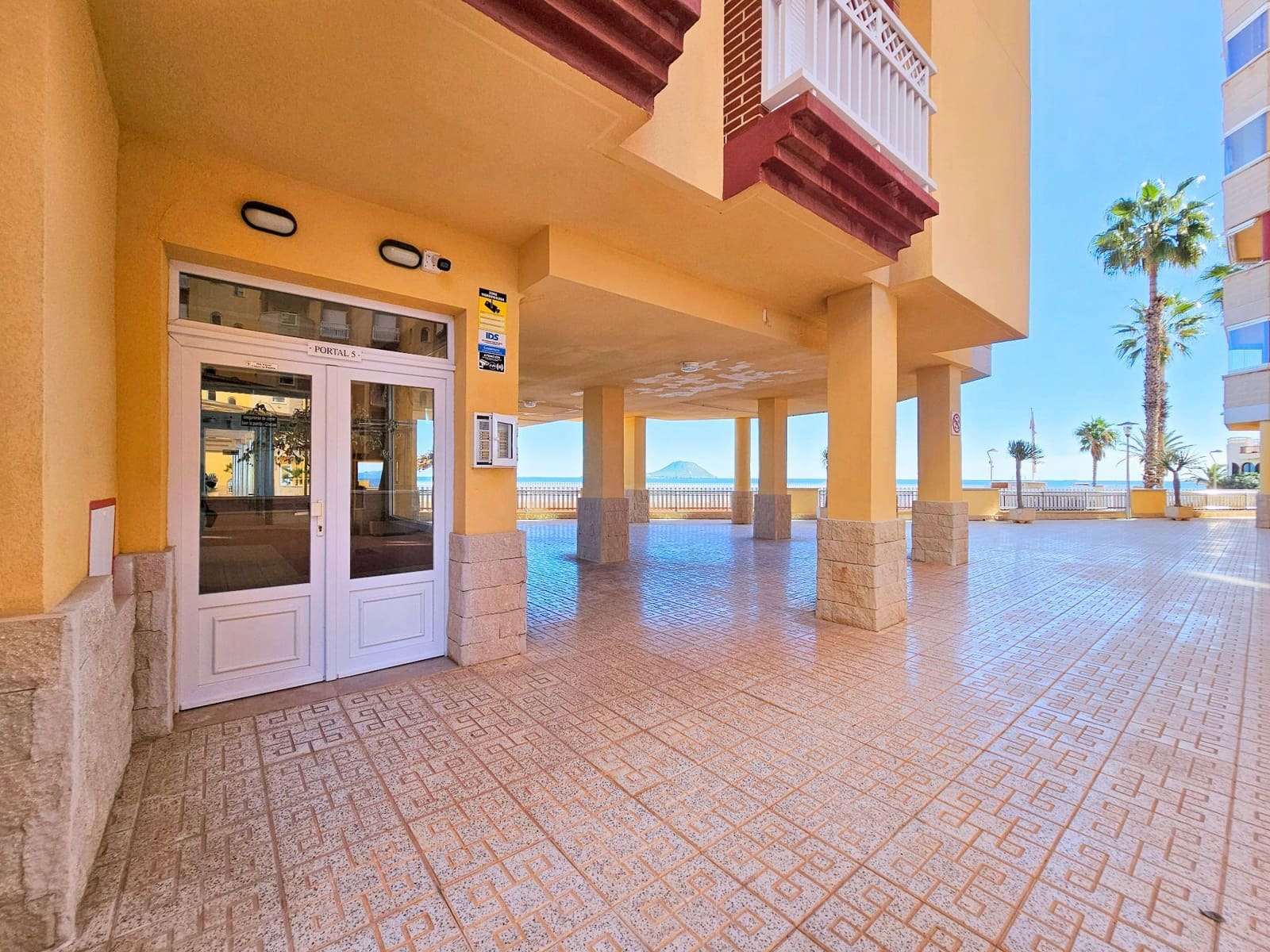 3 bedroom Apartment for sale in La Manga del Mar Menor with pool garage - € 320,000 (Ref: 9390204)