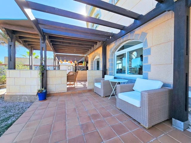 3 bedroom Villa for sale in La Manga del Mar Menor - € 470,000 (Ref: 9390205)