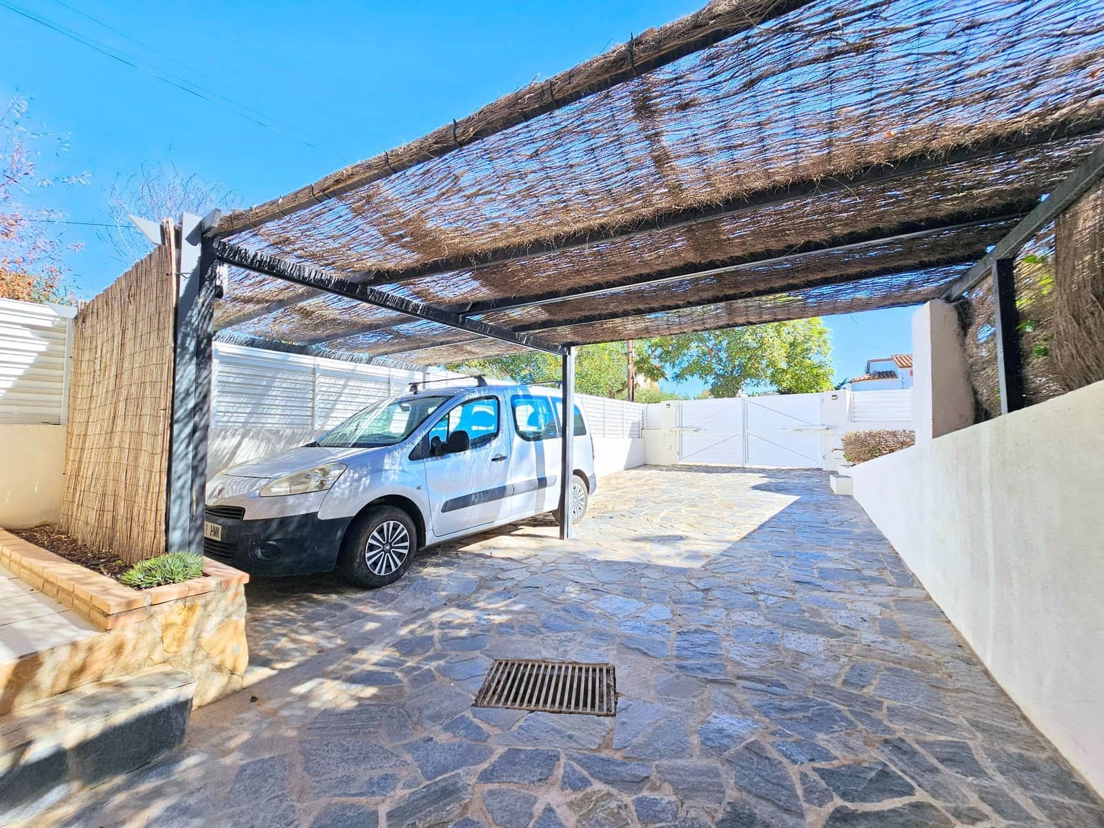 3 sypialnia Willa na sprzedaż w Cala Flores z basenem garażem - 695 000 € (Ref: 9413706)