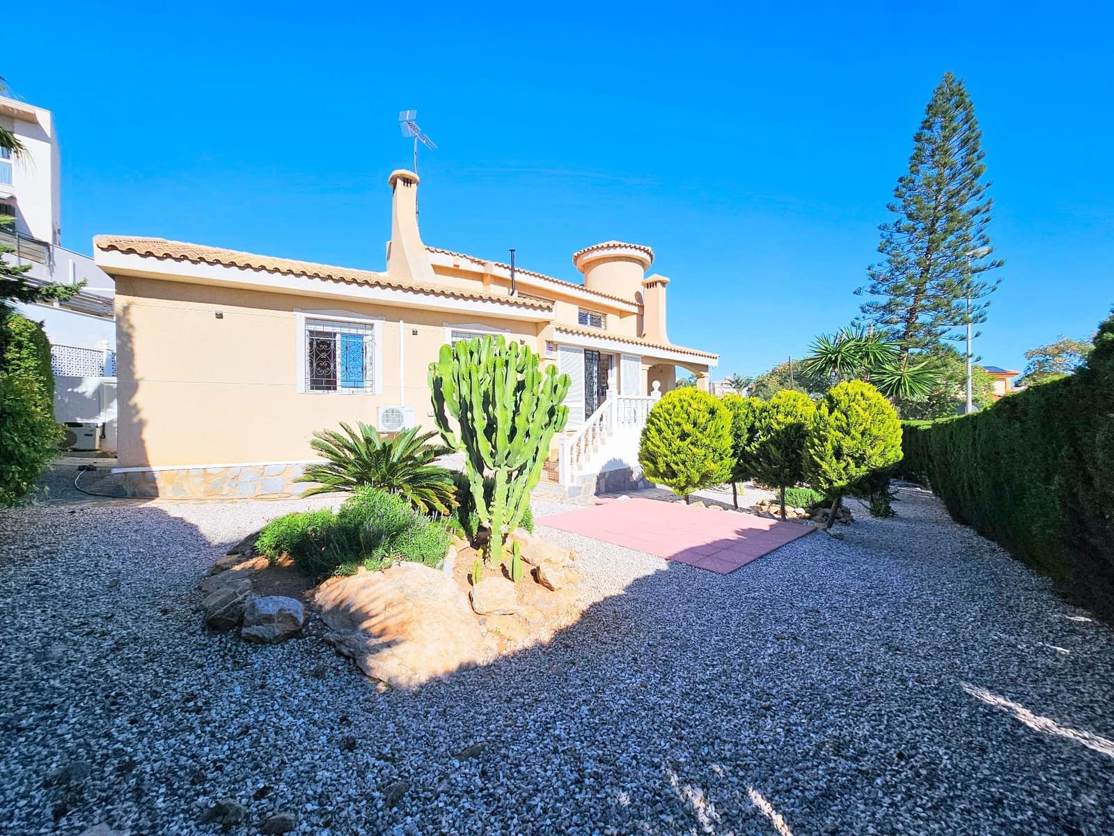 3 sypialnia Willa na sprzedaż w Cala Flores z basenem garażem - 695 000 € (Ref: 9413706)