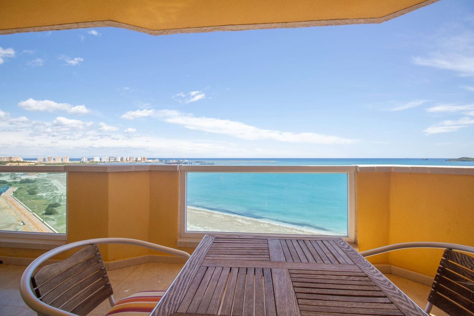 1 sypialnia Penthouse na sprzedaż w La Manga del Mar Menor z basenem garażem - 250 000 € (Ref: 9448869)