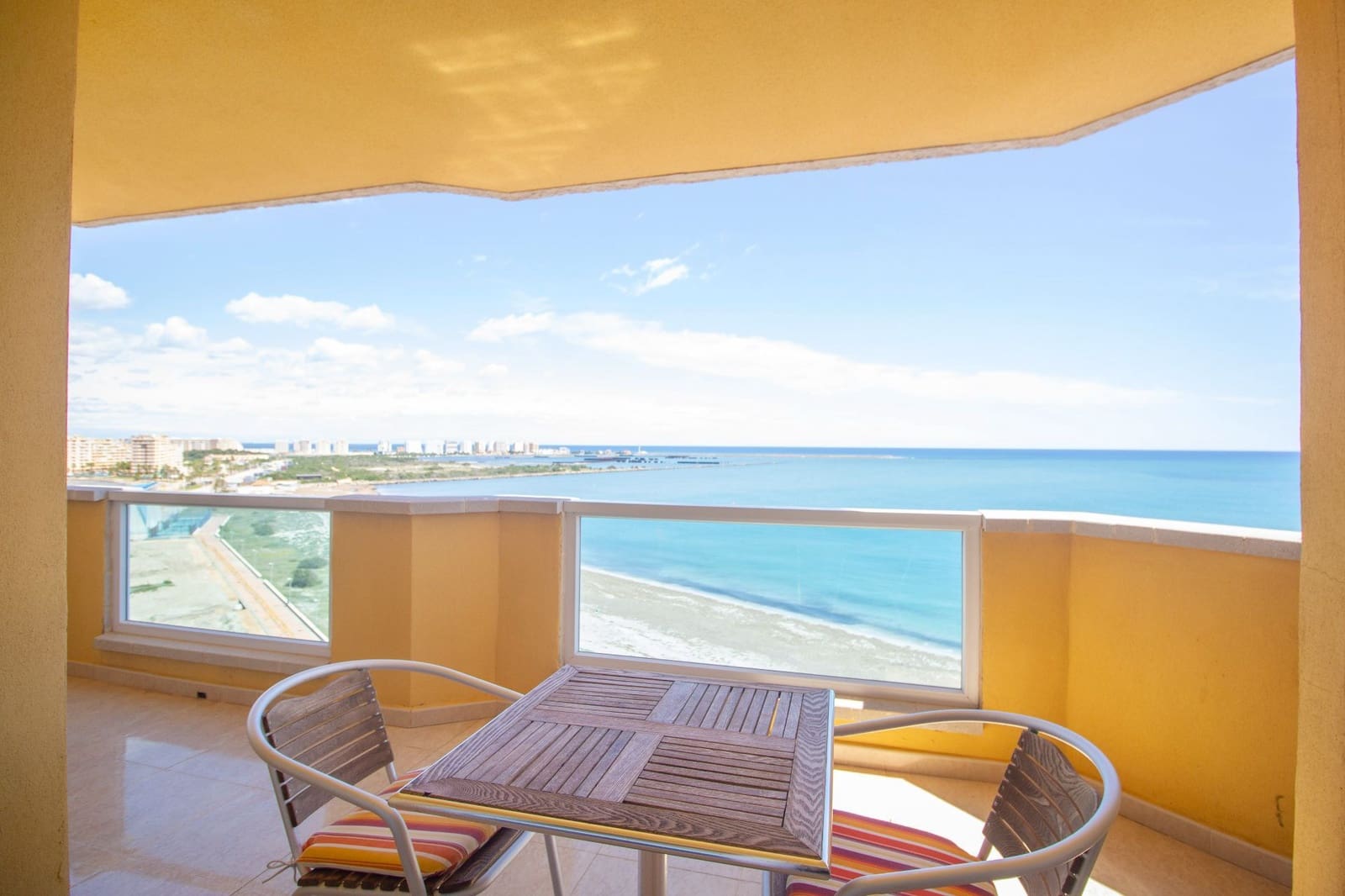 1 sypialnia Penthouse na sprzedaż w La Manga del Mar Menor z basenem garażem - 250 000 € (Ref: 9448869)