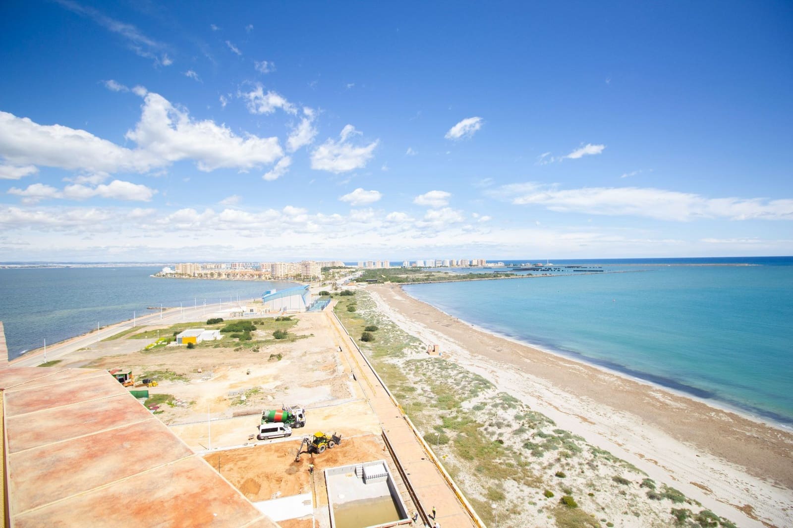 1 sypialnia Penthouse na sprzedaż w La Manga del Mar Menor z basenem garażem - 250 000 € (Ref: 9448869)