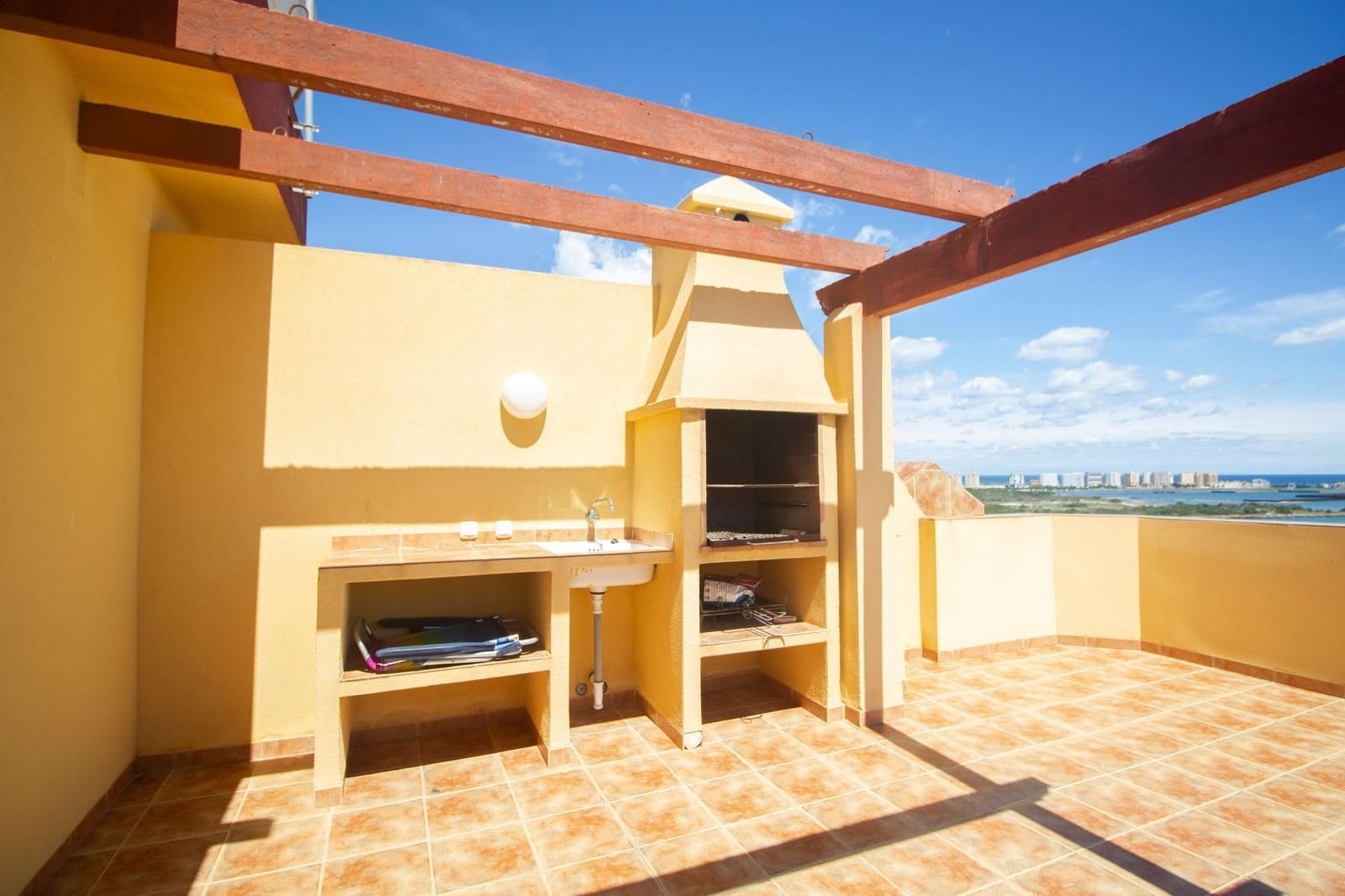 1 sypialnia Penthouse na sprzedaż w La Manga del Mar Menor z basenem garażem - 250 000 € (Ref: 9448869)