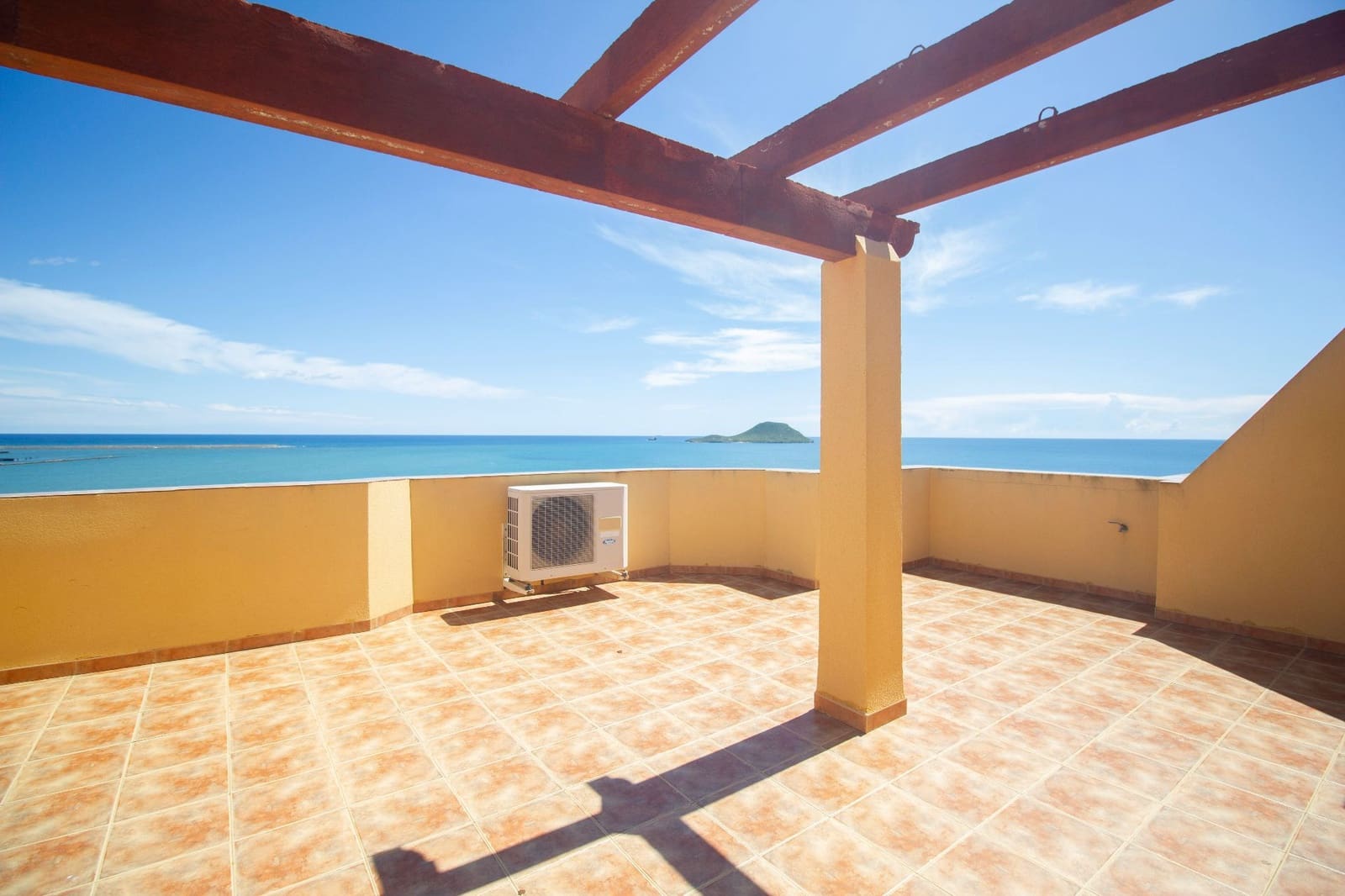 1 sypialnia Penthouse na sprzedaż w La Manga del Mar Menor z basenem garażem - 250 000 € (Ref: 9448869)