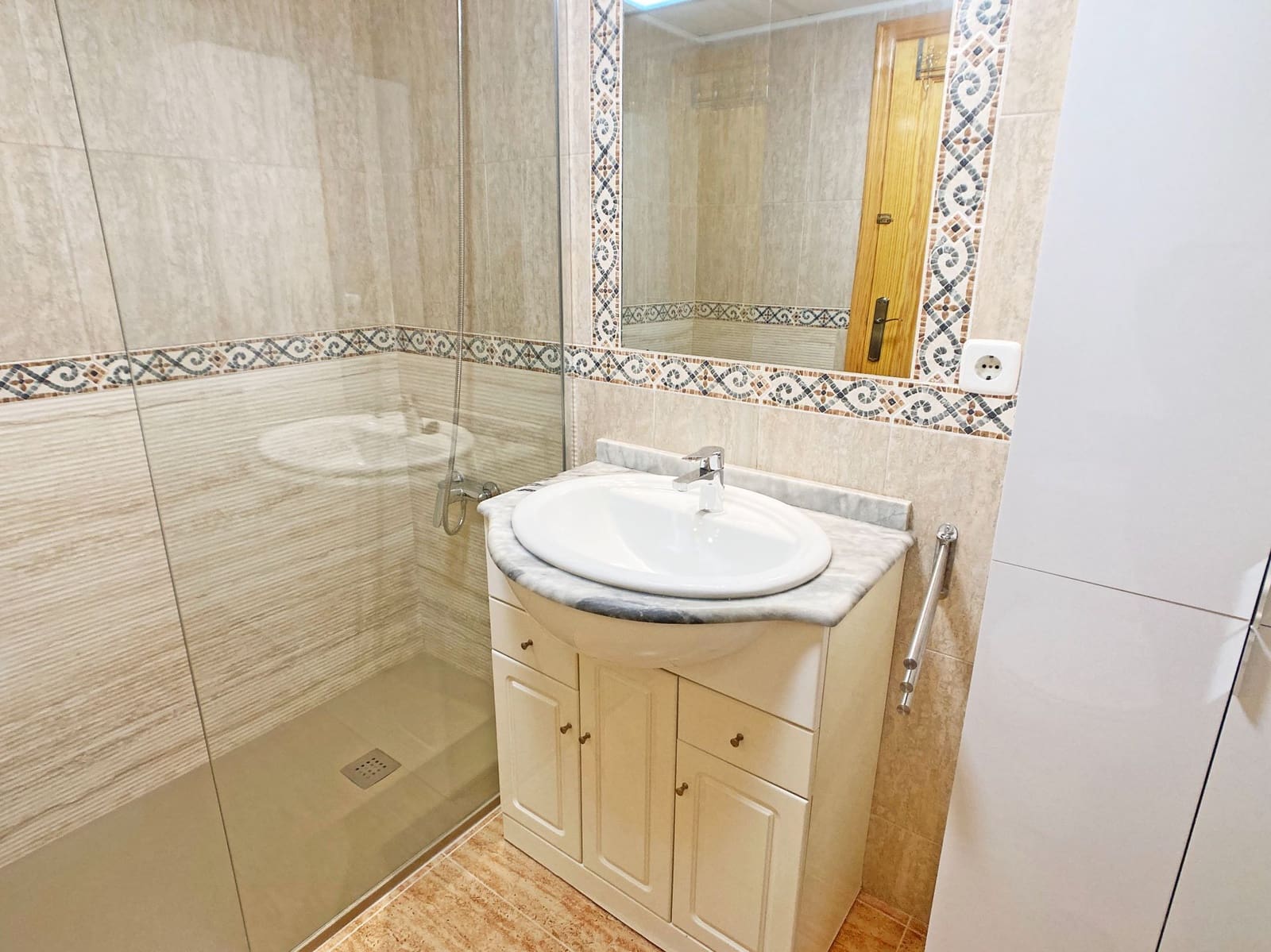 2 Zimmer Apartment zu vermieten in La Union mit Pool Garage - 650 € (Ref: 9594706)