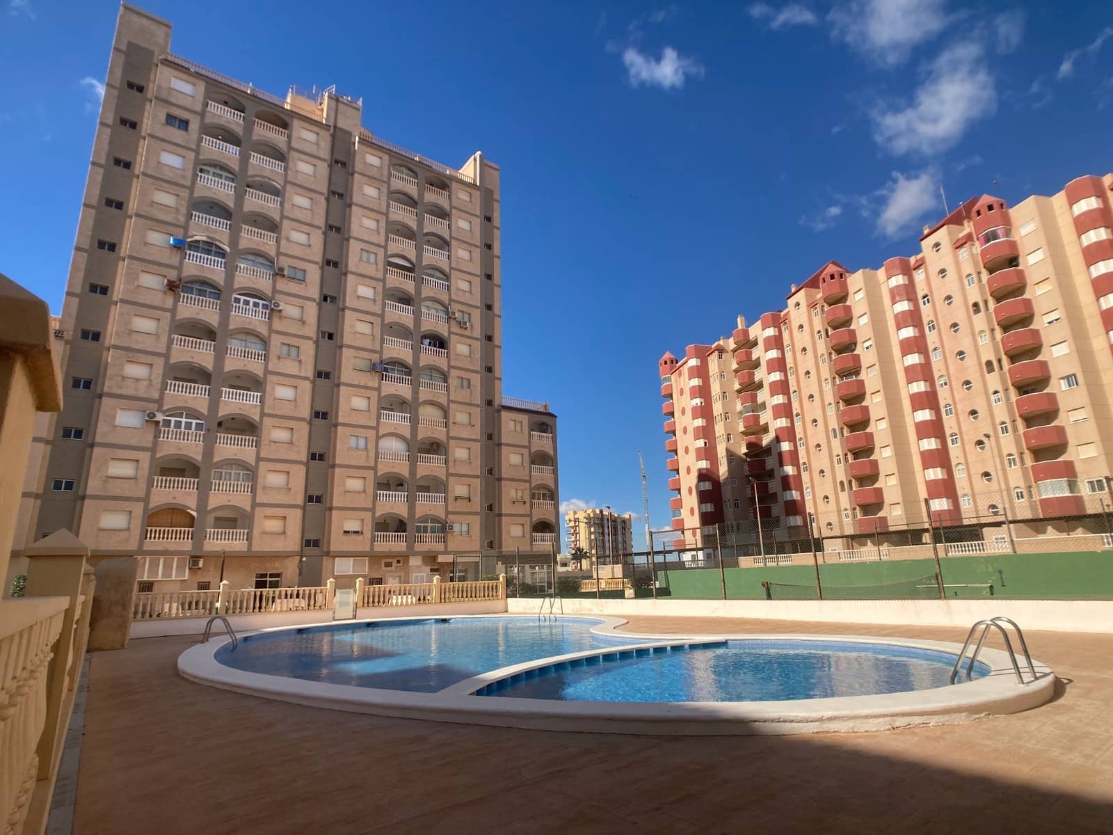 Apartamento de 1 habitación en La Manga del Mar Menor en alquiler con piscina - 600 € (Ref: 9658371)