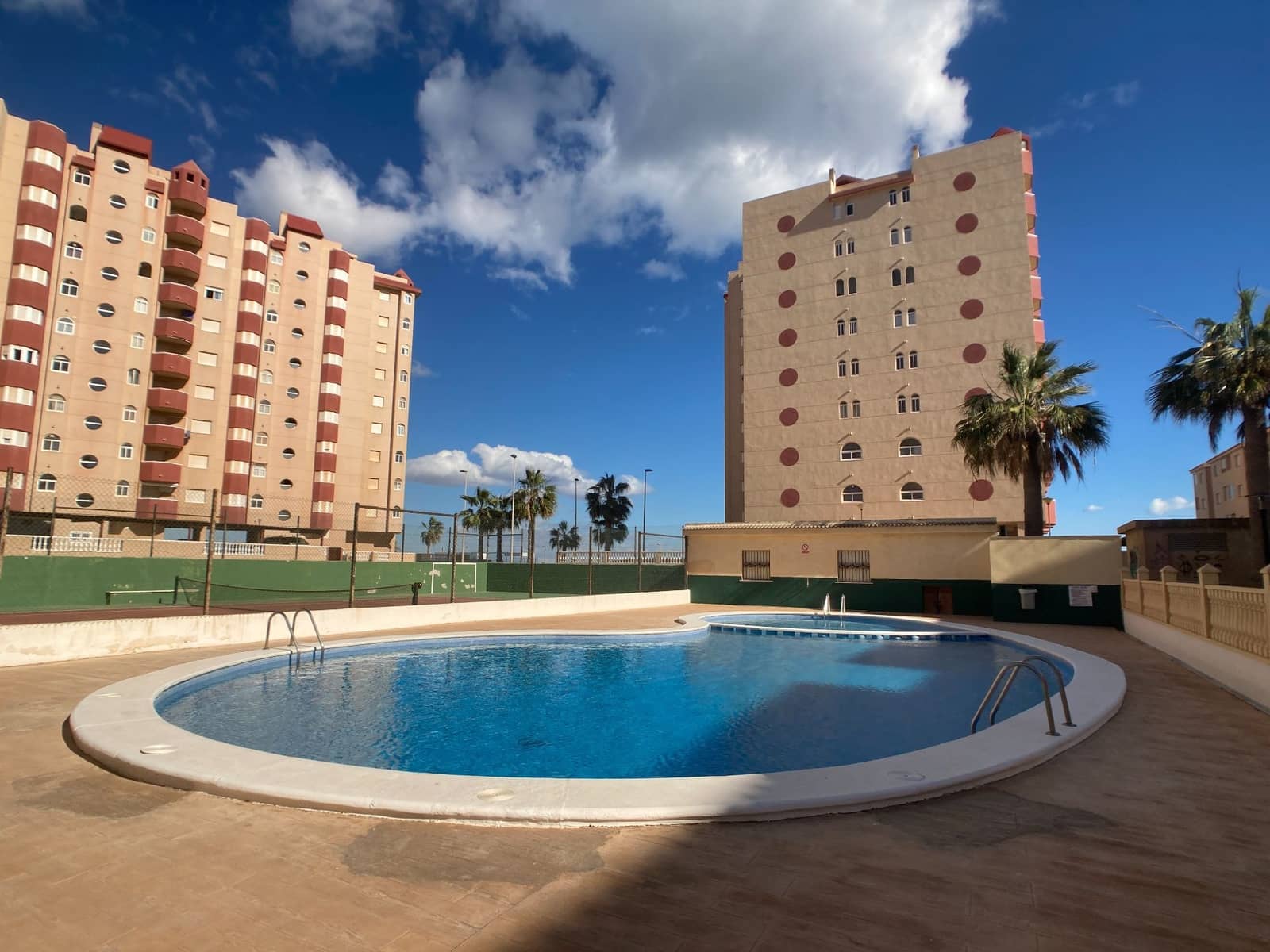 Apartamento de 1 habitación en La Manga del Mar Menor en alquiler con piscina - 600 € (Ref: 9658371)
