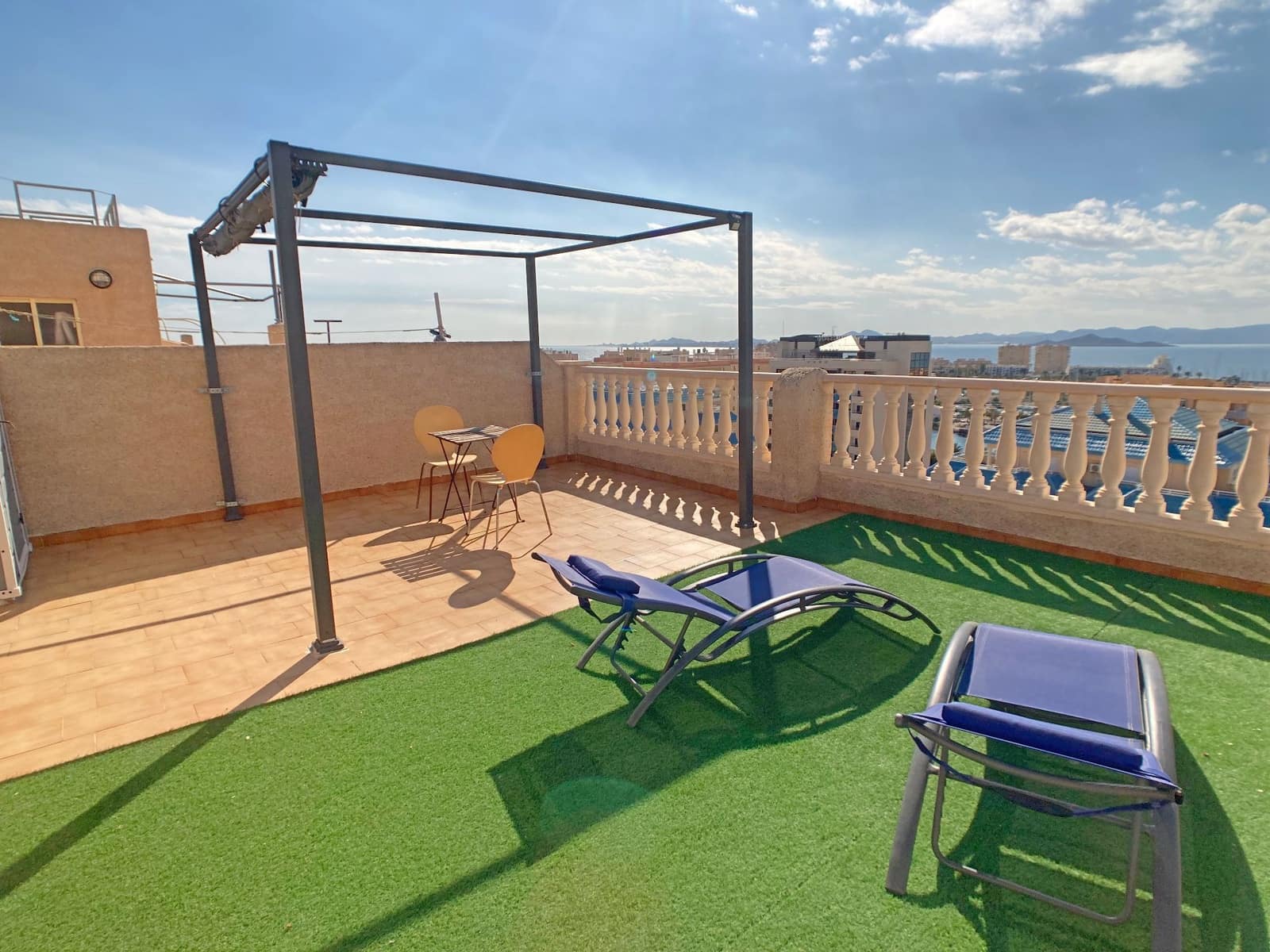 Apartamento de 1 habitación en La Manga del Mar Menor en alquiler con piscina - 600 € (Ref: 9658371)