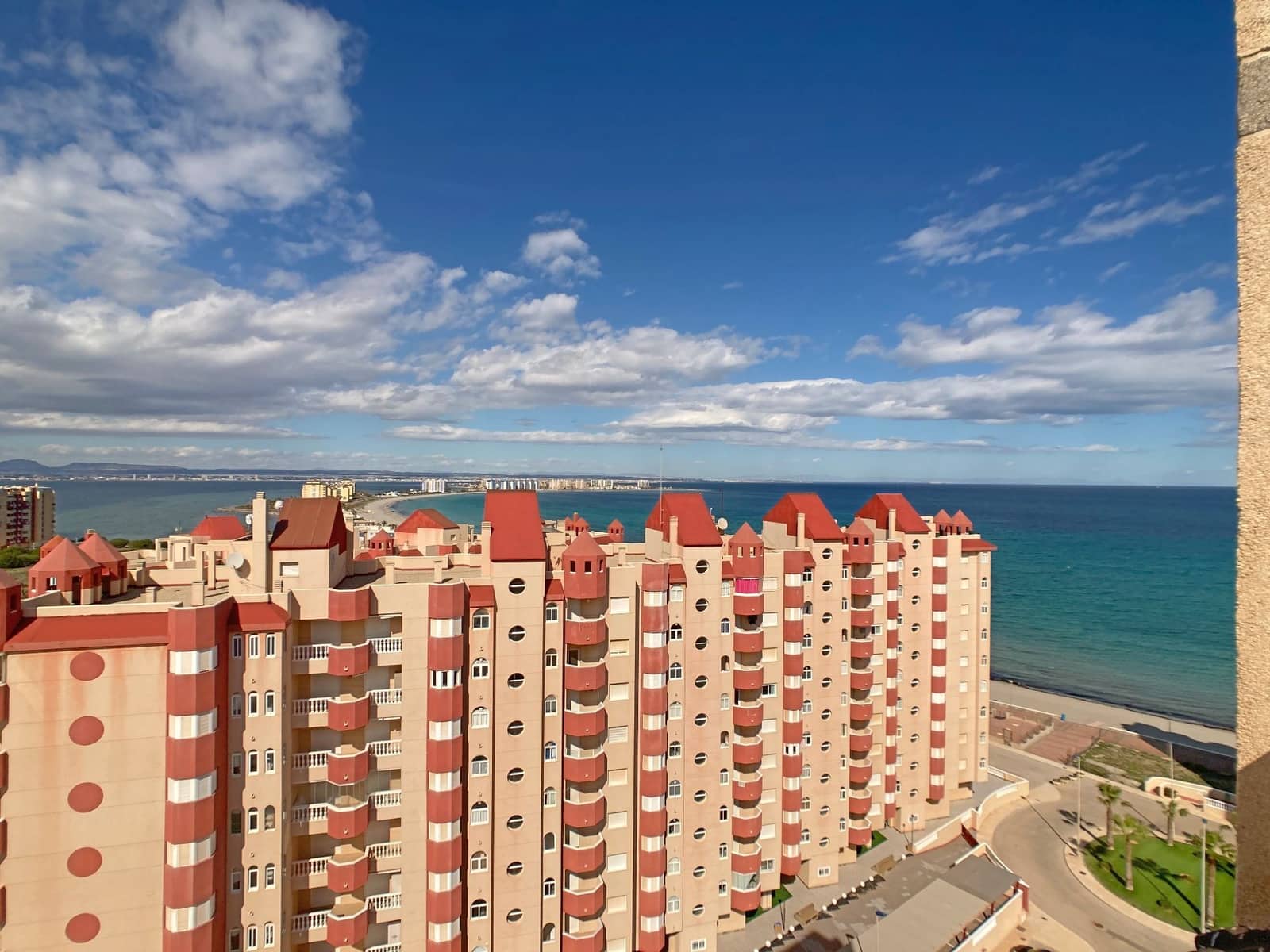 Apartamento de 1 habitación en La Manga del Mar Menor en alquiler con piscina - 600 € (Ref: 9658371)