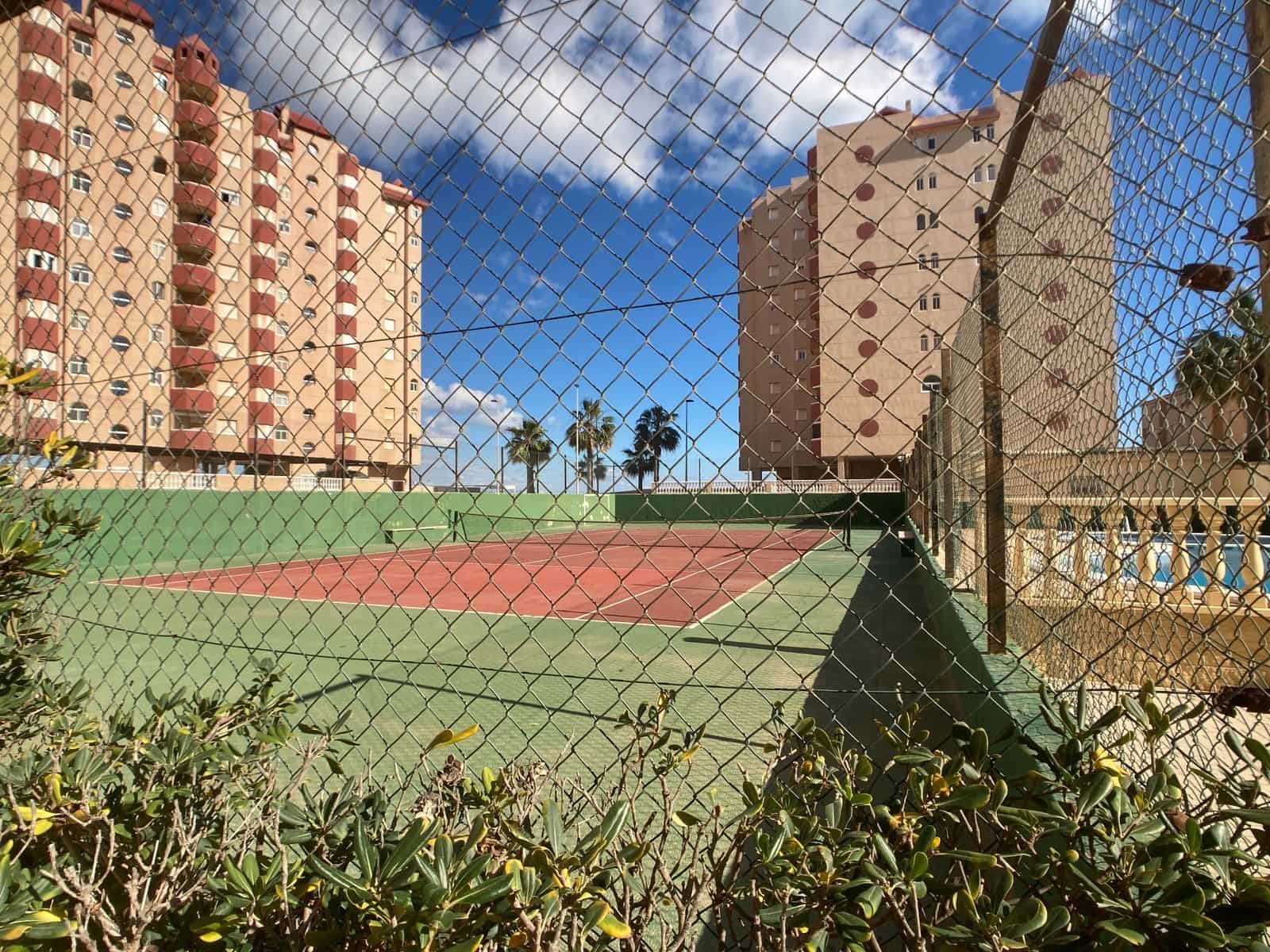 Apartamento de 1 habitación en La Manga del Mar Menor en alquiler con piscina - 600 € (Ref: 9658371)