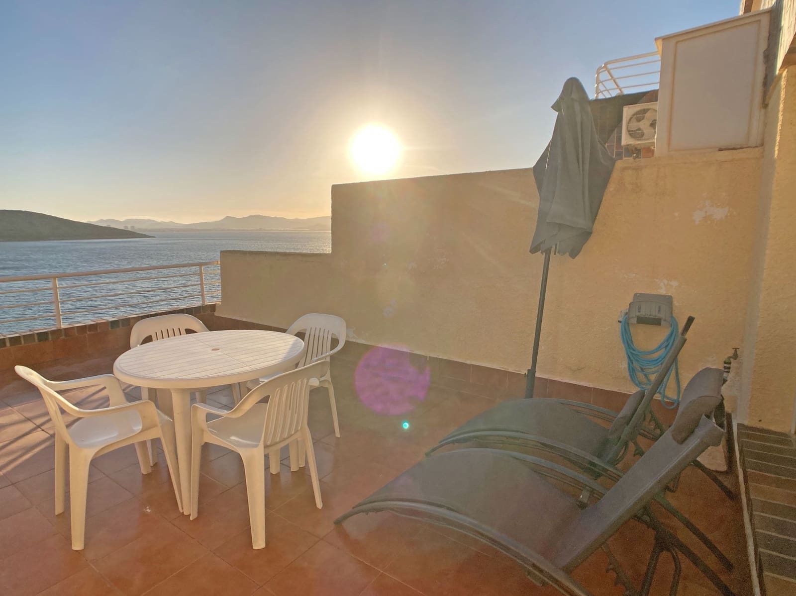 Apartamento de 2 habitaciones en La Manga del Mar Menor en alquiler con piscina garaje - 1.500 € (Ref: 9658372)