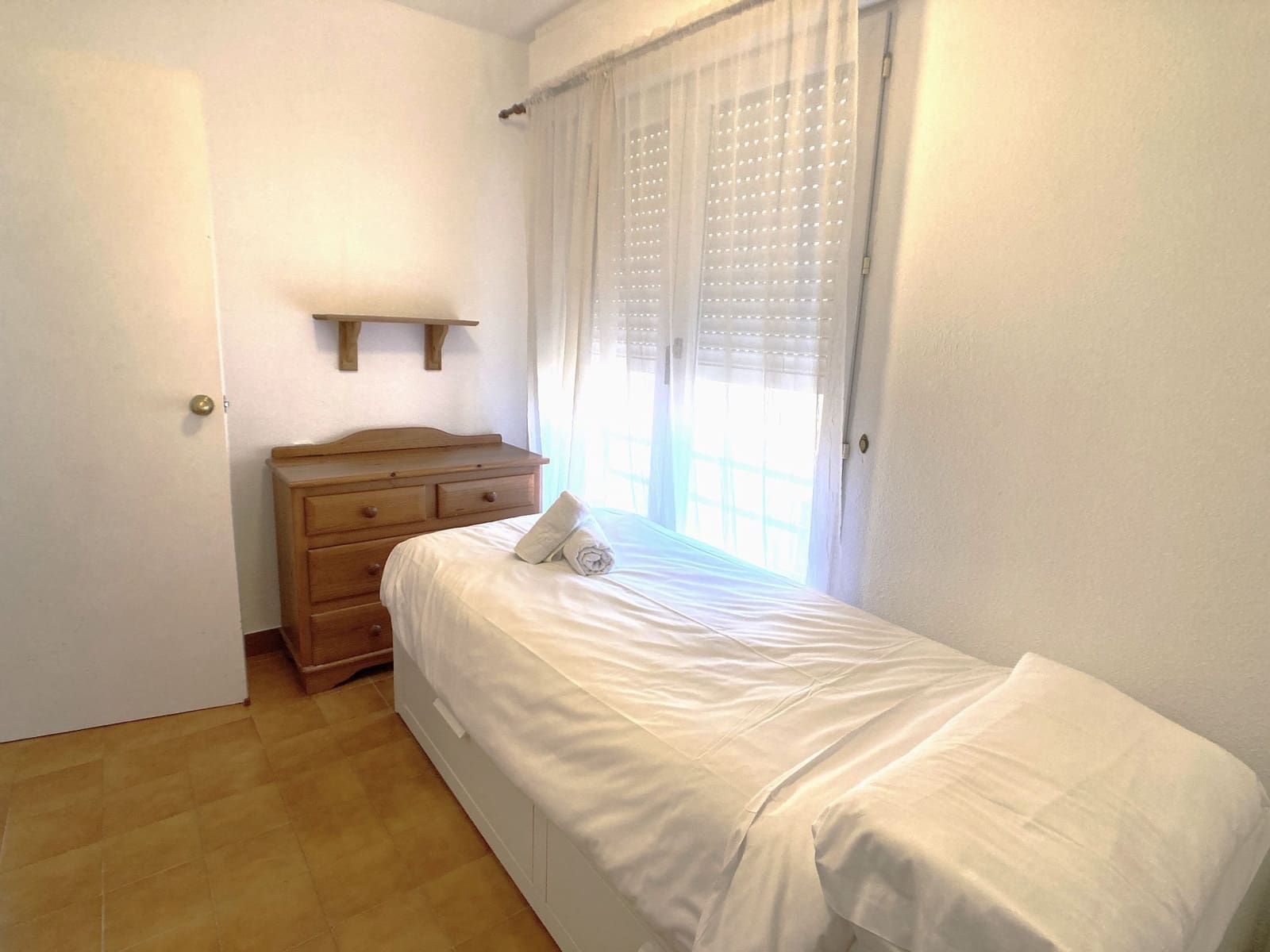 Apartamento de 2 habitaciones en La Manga del Mar Menor en alquiler con piscina garaje - 1.500 € (Ref: 9658372)