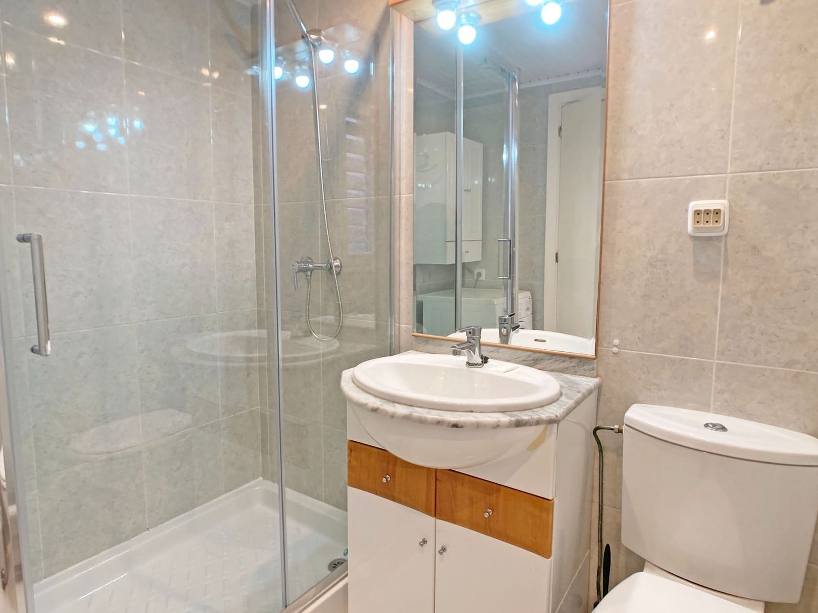 Apartamento de 2 habitaciones en La Manga del Mar Menor en alquiler con piscina garaje - 1.500 € (Ref: 9658372)