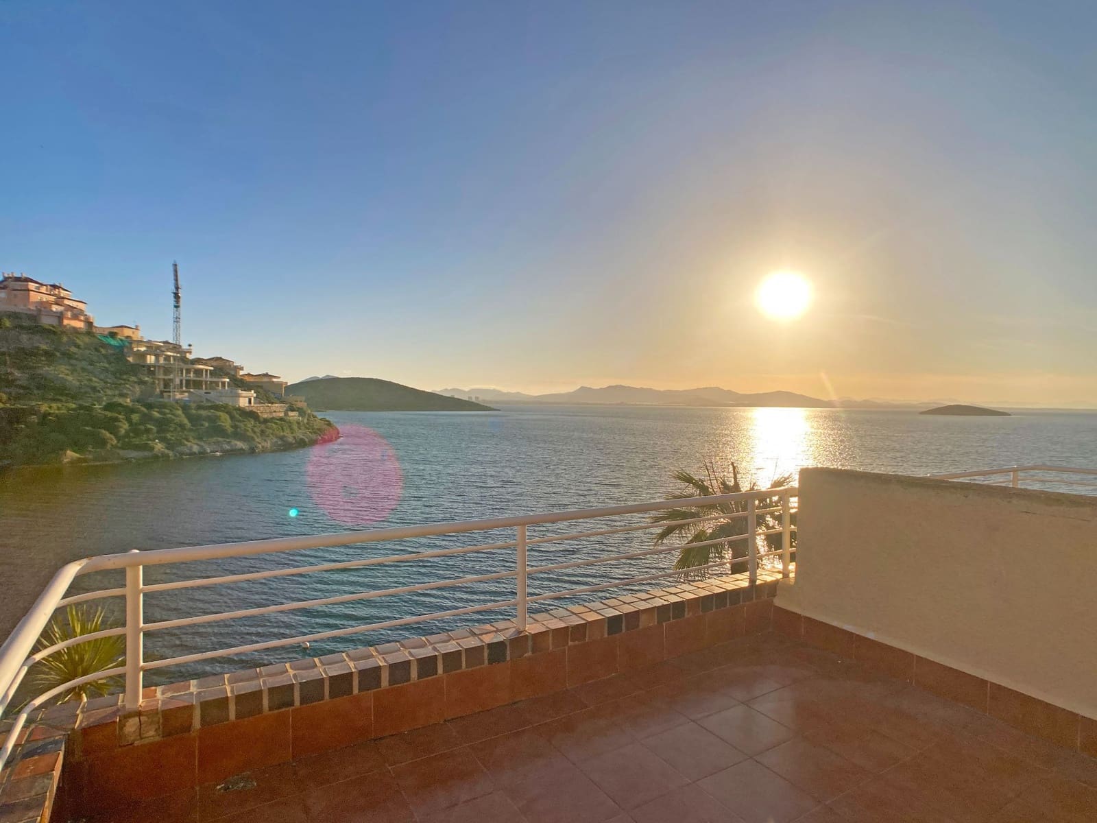 Apartamento de 2 habitaciones en La Manga del Mar Menor en alquiler con piscina garaje - 1.500 € (Ref: 9658372)