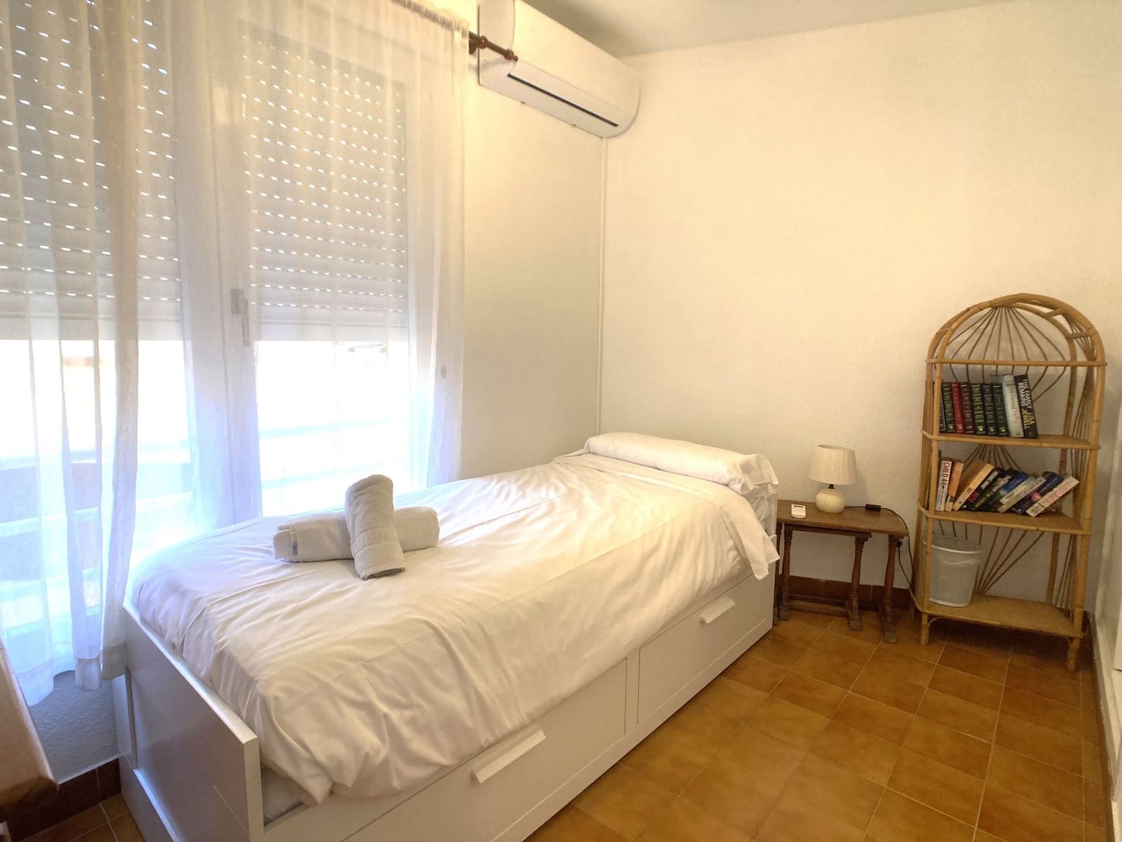 Apartamento de 2 habitaciones en La Manga del Mar Menor en alquiler con piscina garaje - 1.500 € (Ref: 9658372)