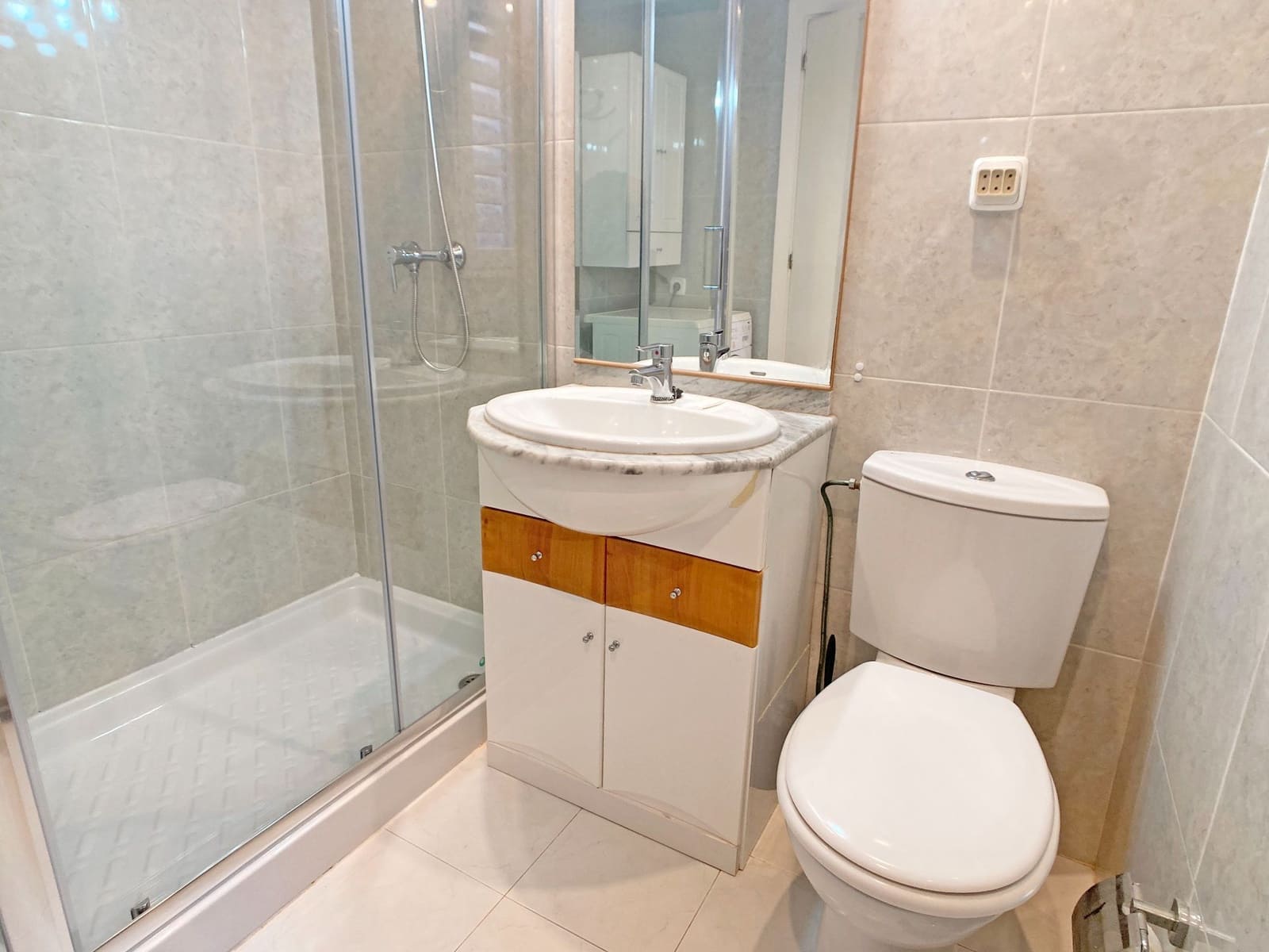 Apartamento de 2 habitaciones en La Manga del Mar Menor en alquiler con piscina garaje - 1.500 € (Ref: 9658372)