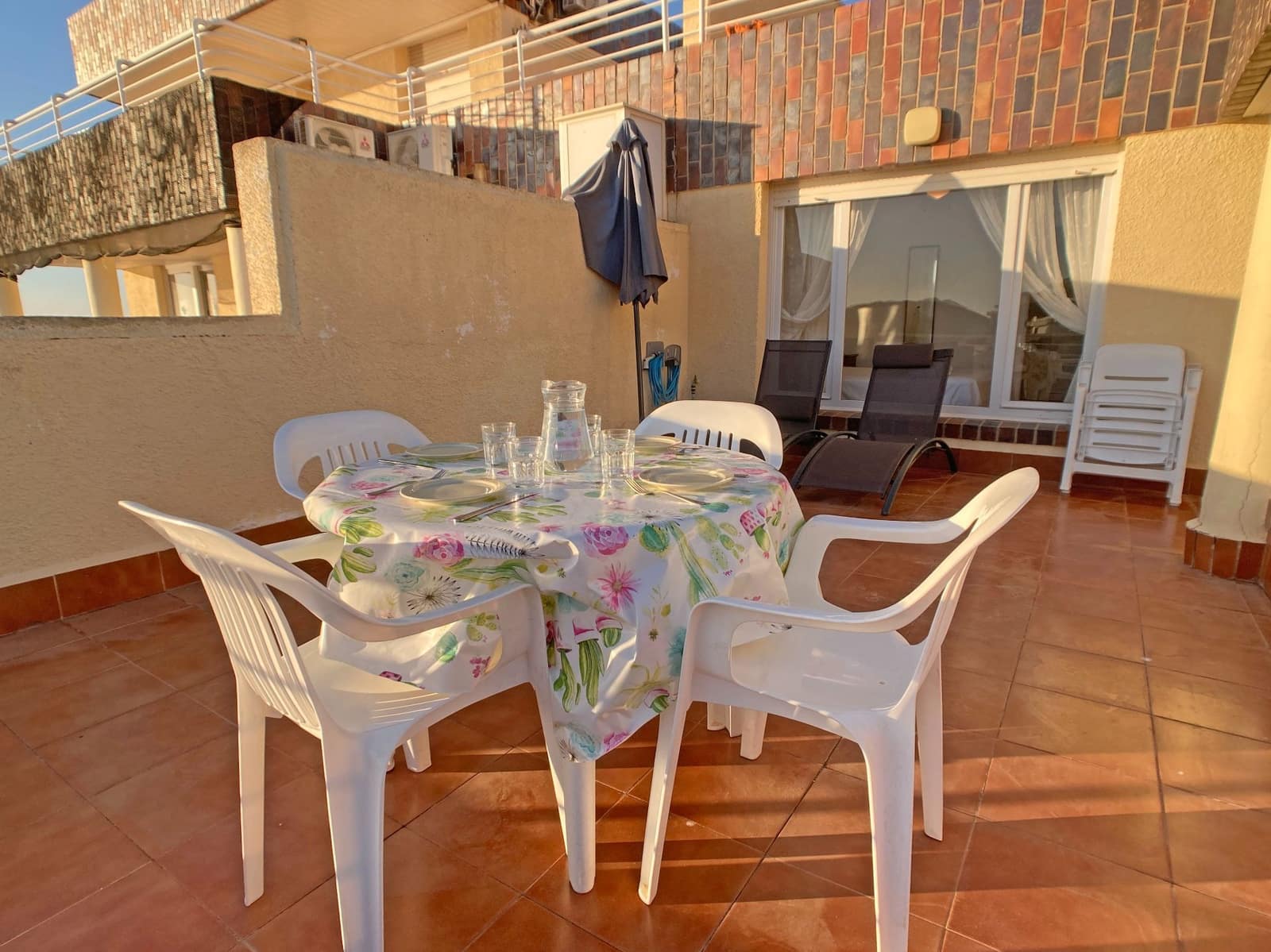 Apartamento de 2 habitaciones en La Manga del Mar Menor en alquiler con piscina garaje - 1.500 € (Ref: 9658372)