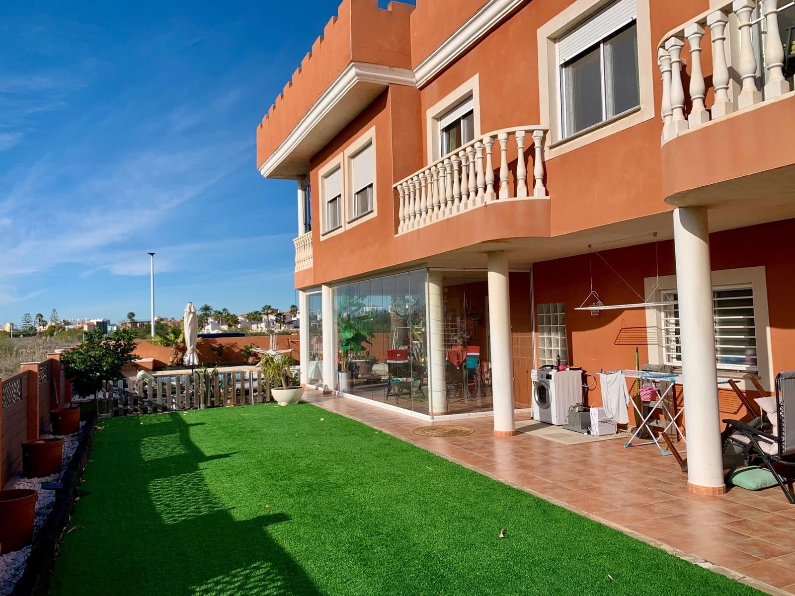 4 sypialnia Willa na sprzedaż w La Manga del Mar Menor z basenem garażem - 620 000 € (Ref: 9690067)