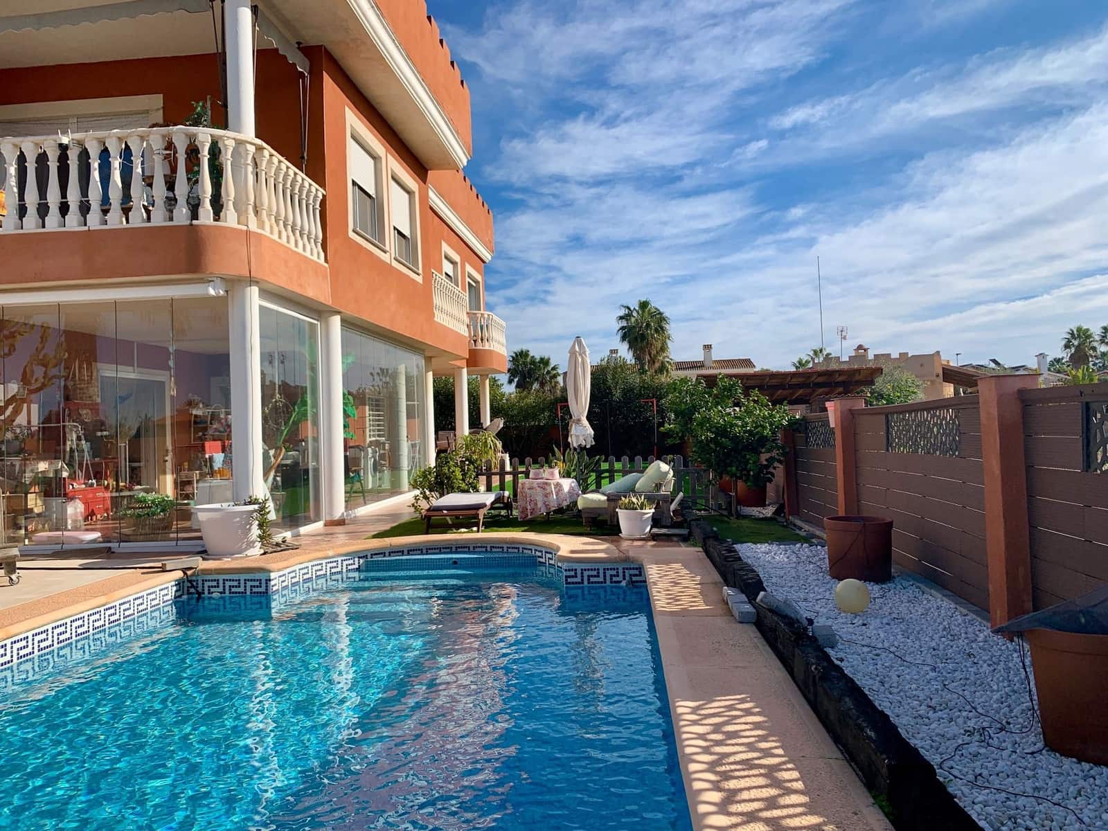 4 sypialnia Willa na sprzedaż w La Manga del Mar Menor z basenem garażem - 620 000 € (Ref: 9690067)