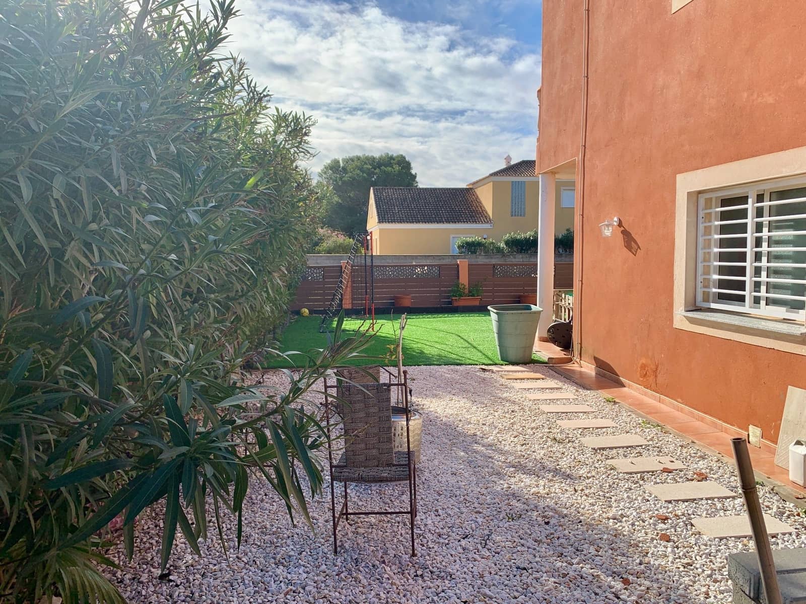 4 sypialnia Willa na sprzedaż w La Manga del Mar Menor z basenem garażem - 620 000 € (Ref: 9690067)