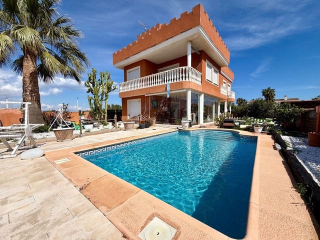 4 sypialnia Willa na sprzedaż w La Manga del Mar Menor z basenem garażem - 620 000 € (Ref: 9690067)