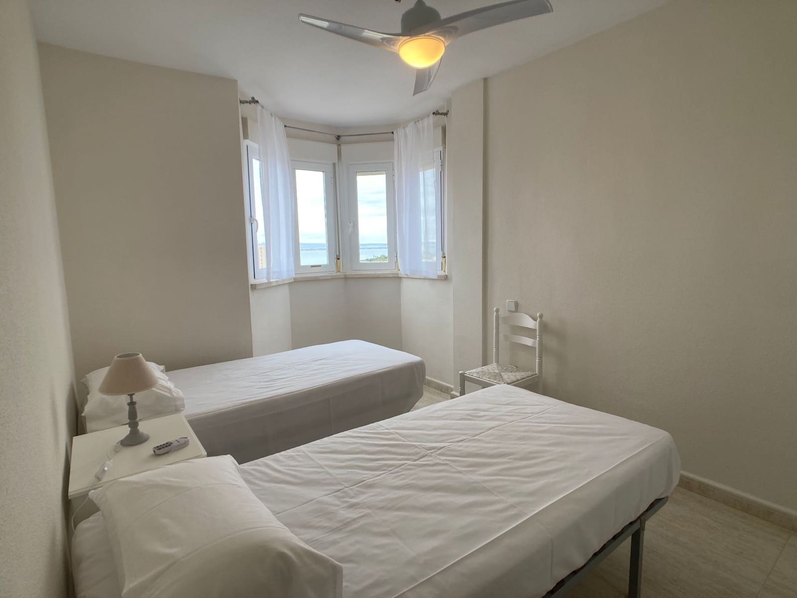 3 quarto Apartamento para arrendar em La Manga del Mar Menor com garagem - 2 000 € (Ref: 9744052)