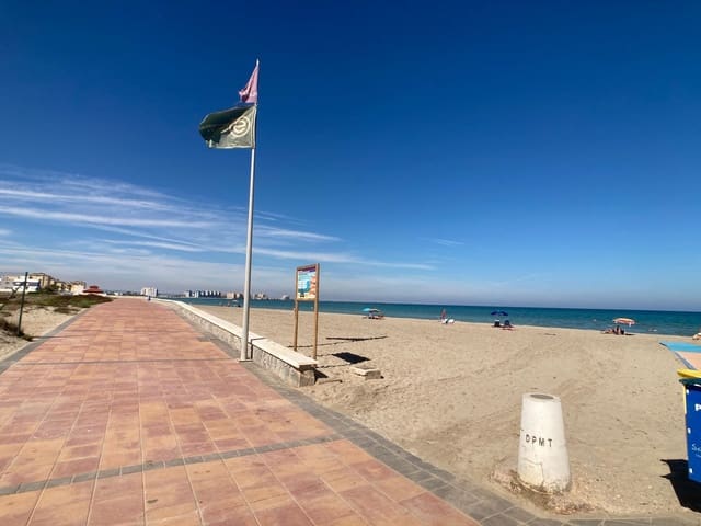 3 quarto Apartamento para arrendar em La Manga del Mar Menor com garagem - 2 000 € (Ref: 9744052)