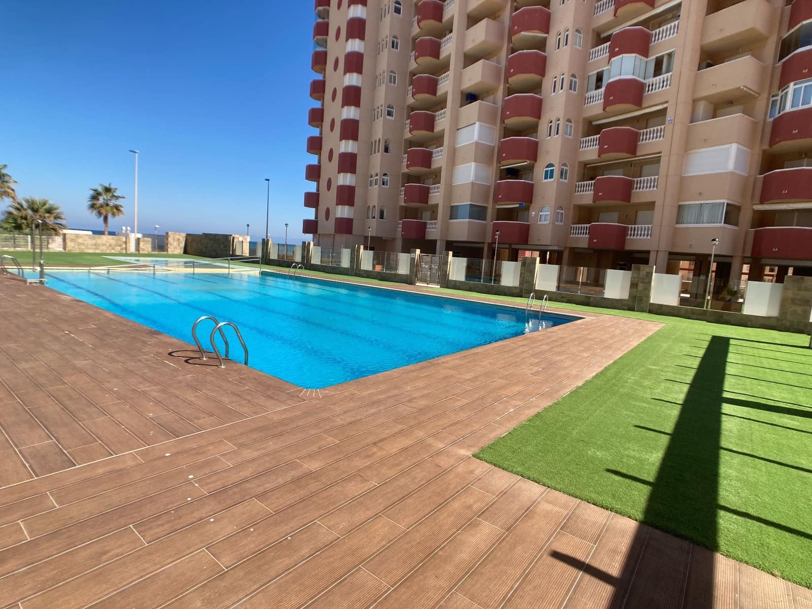 3 quarto Apartamento para arrendar em La Manga del Mar Menor com garagem - 2 000 € (Ref: 9744052)