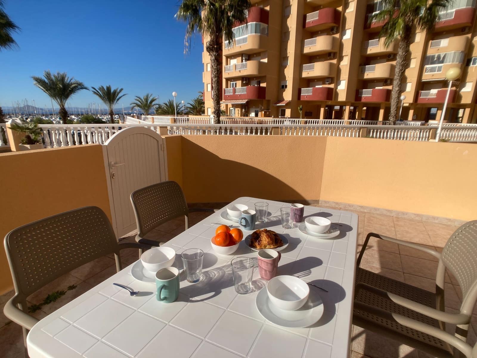 2 soverom Leilighet til leie i La Manga del Mar Menor med svømmebasseng - € 2 030 (Ref: 9751634)