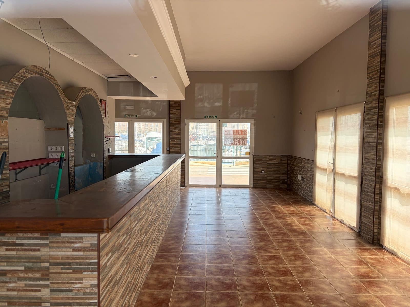 Erhverv til leje i La Manga del Mar Menor - € 920 (Ref: 9770309)