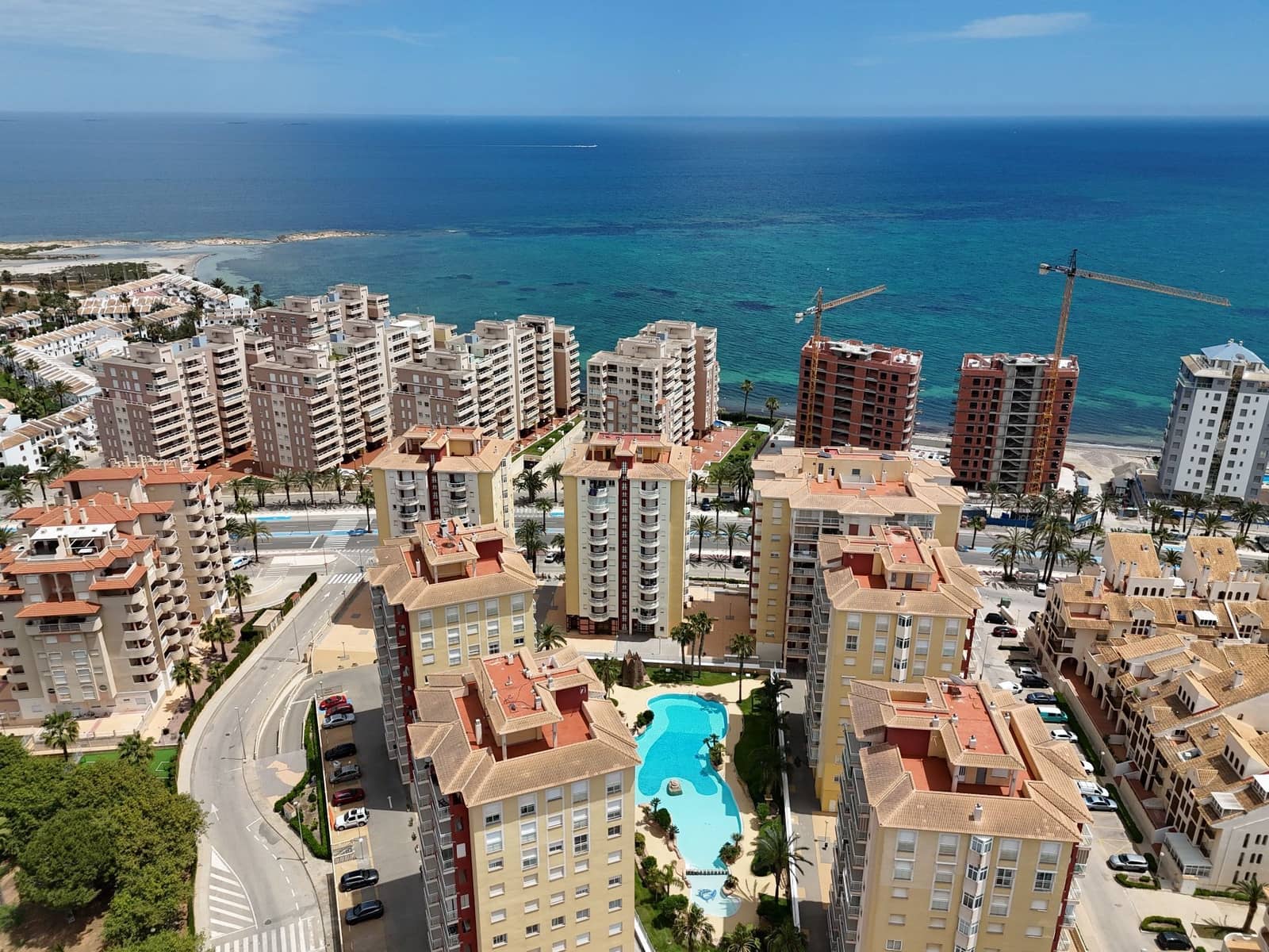 1 quarto Apartamento para venda em La Manga del Mar Menor com piscina - 135 000 € (Ref: 9813681)