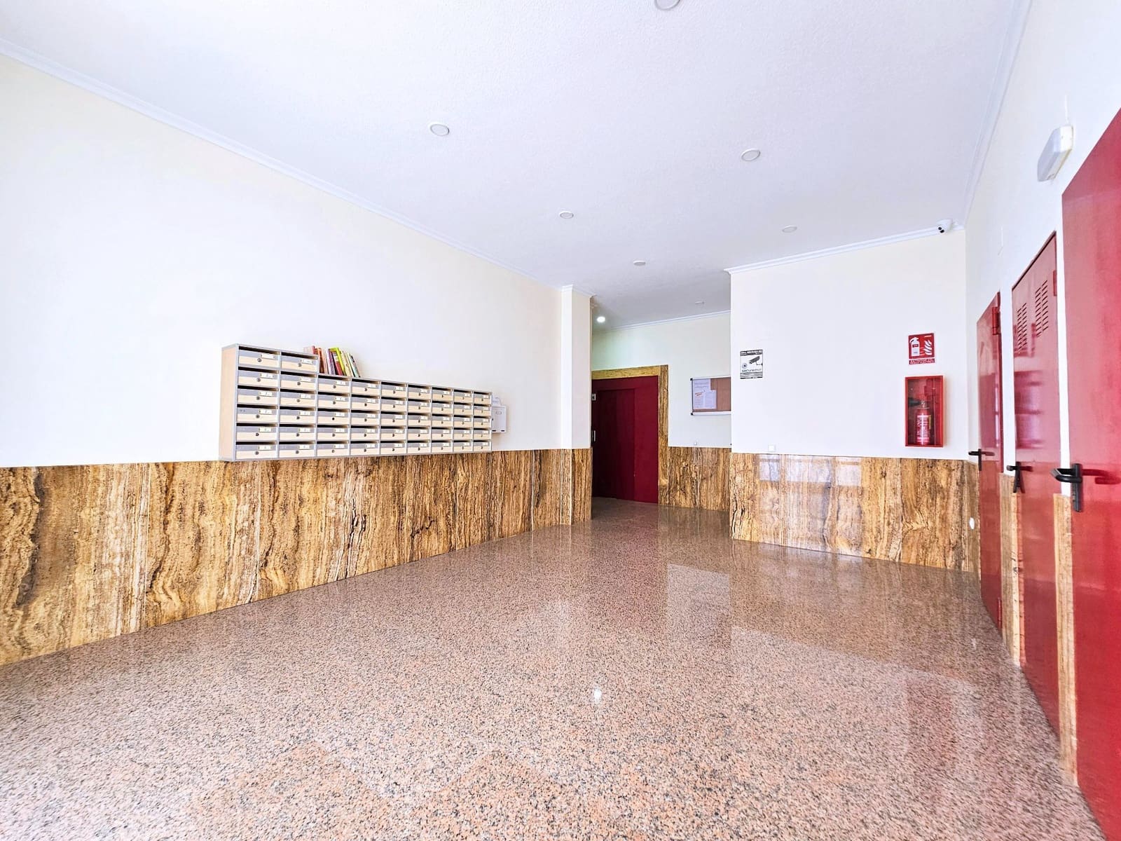1 quarto Apartamento para venda em La Manga del Mar Menor com piscina - 135 000 € (Ref: 9813681)