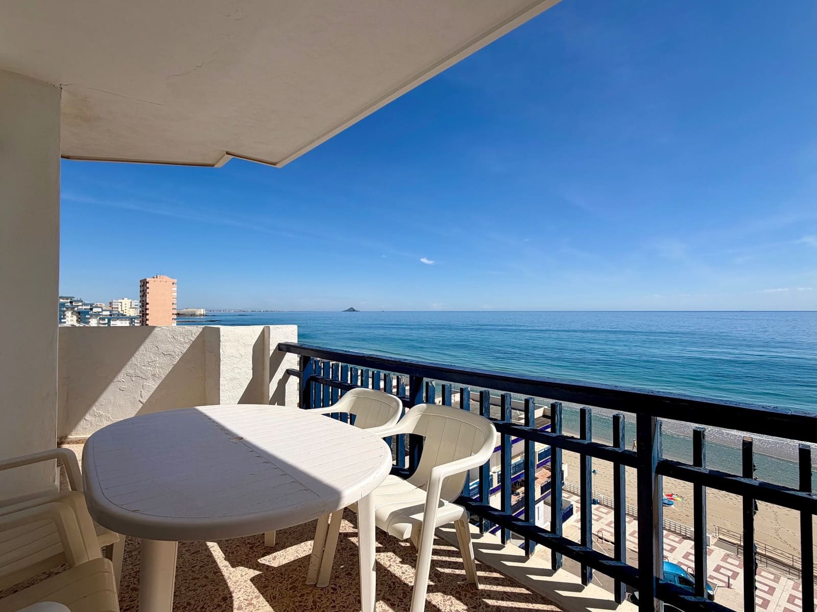 Apartamento de 2 habitaciones en La Manga del Mar Menor en venta con piscina - 190.000 € (Ref: 9849034)